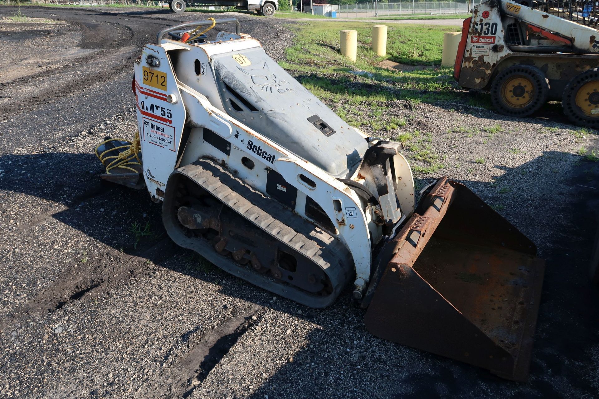 BOBCAT MODEL MT55 STAND PEDESTAL SKID STEER LOADER; S/N B38T11390, 1,037 HOURS SHOWING - Image 4 of 6