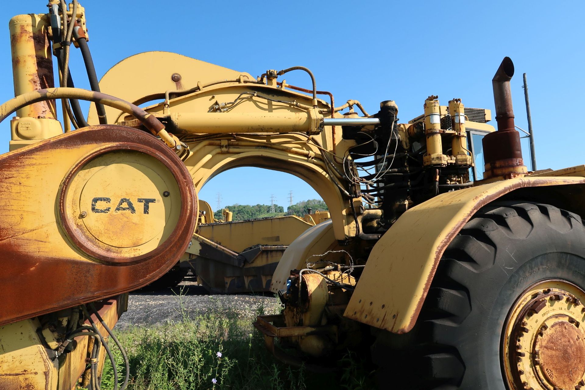 CATERPILLAR MODEL 637G WHEEL TRACTOR SCRAPER PAN, OUT OF SERVICE, PARTS MACHINE - Image 4 of 6