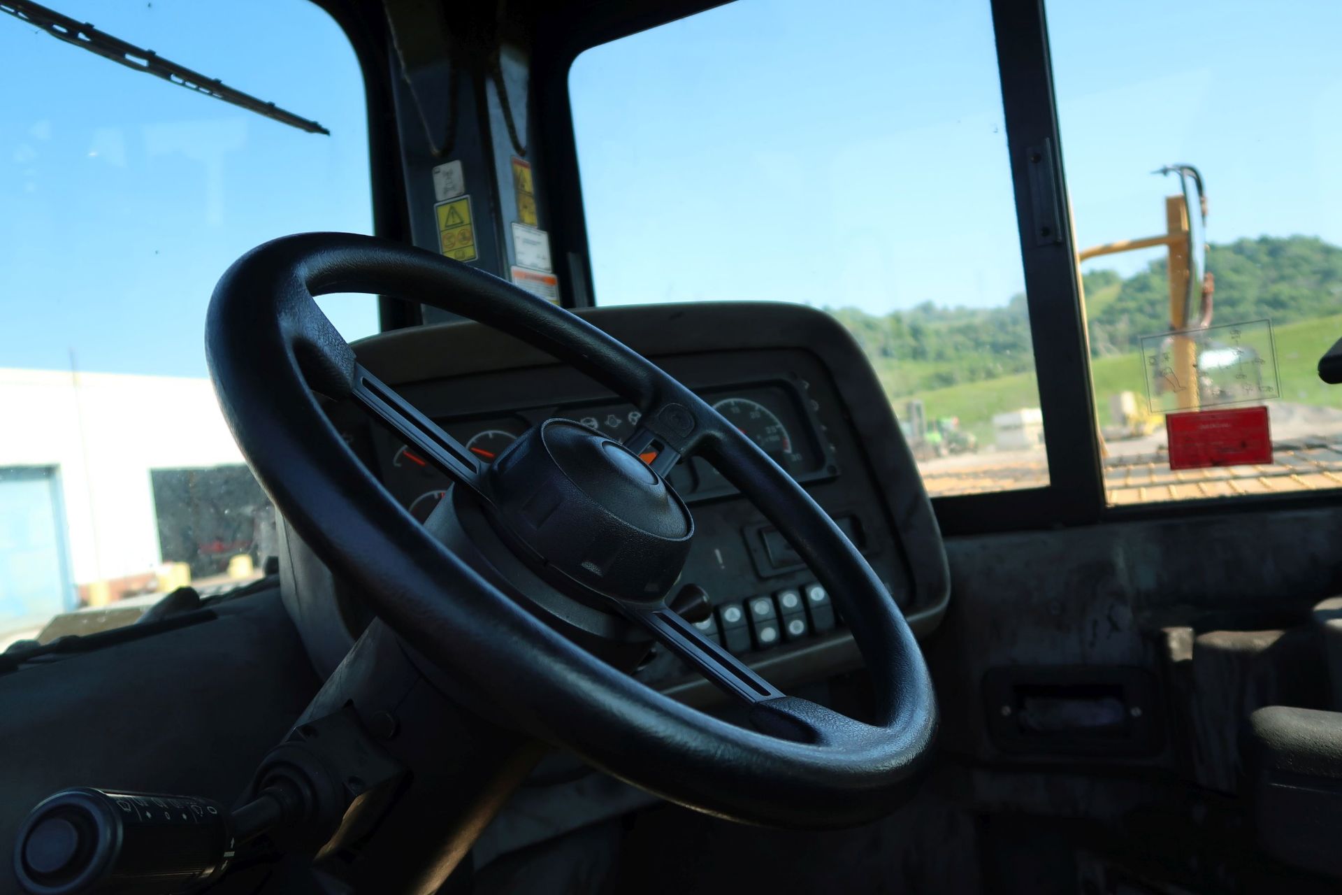 CATERPILLAR MODEL 637G WHEEL TRACTOR SCRAPER PAN, UNIT NO. 7; S/N DFJ00407, 34 YARD CAPACITY, LOAD - Image 8 of 10