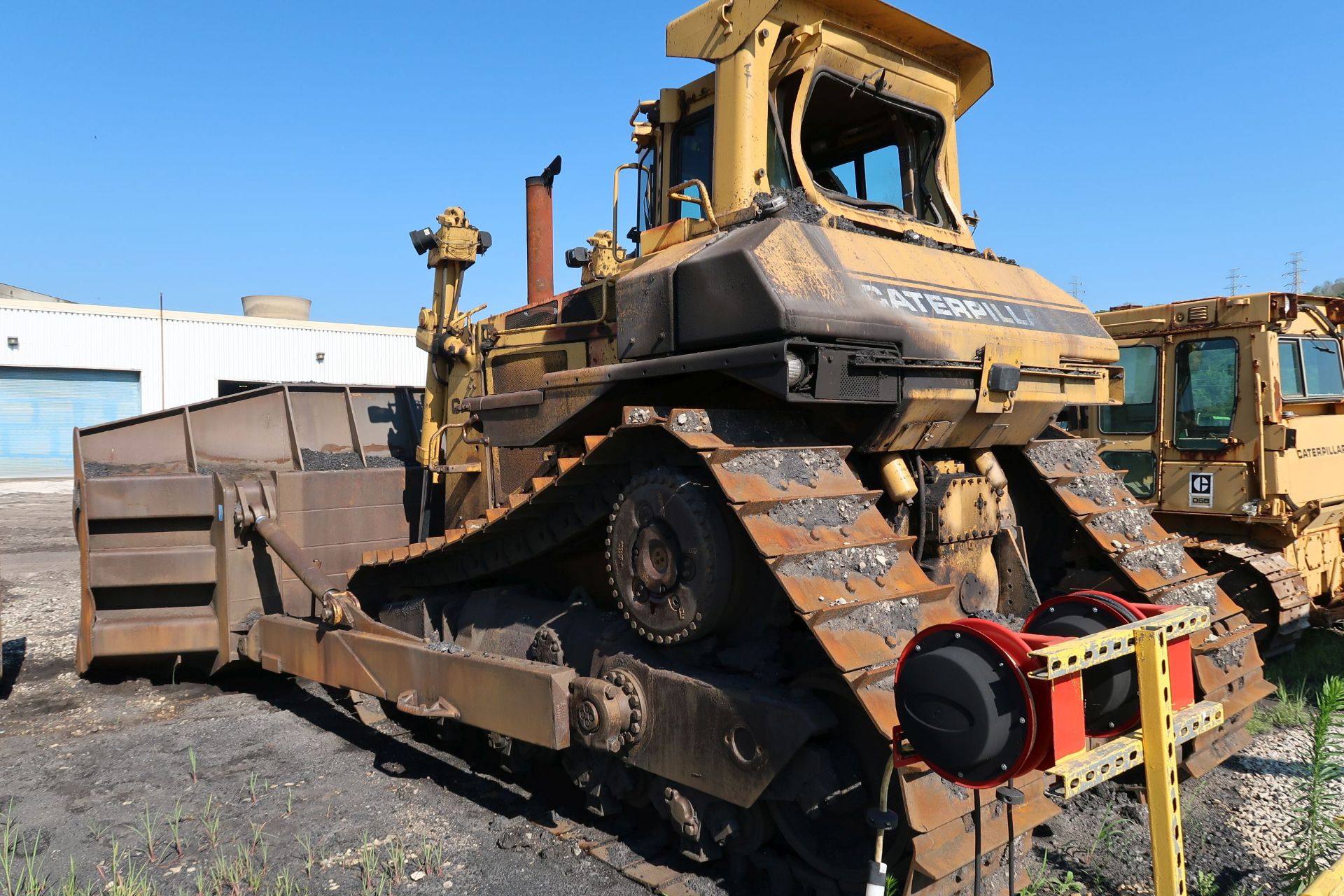 CATERPILLAR MODEL D9N CRAWLER DOZER; S/N 1JD02281, ROPS CANOPY, CAB, 26,102 HOURS SHOWING, NOTED - Image 4 of 11
