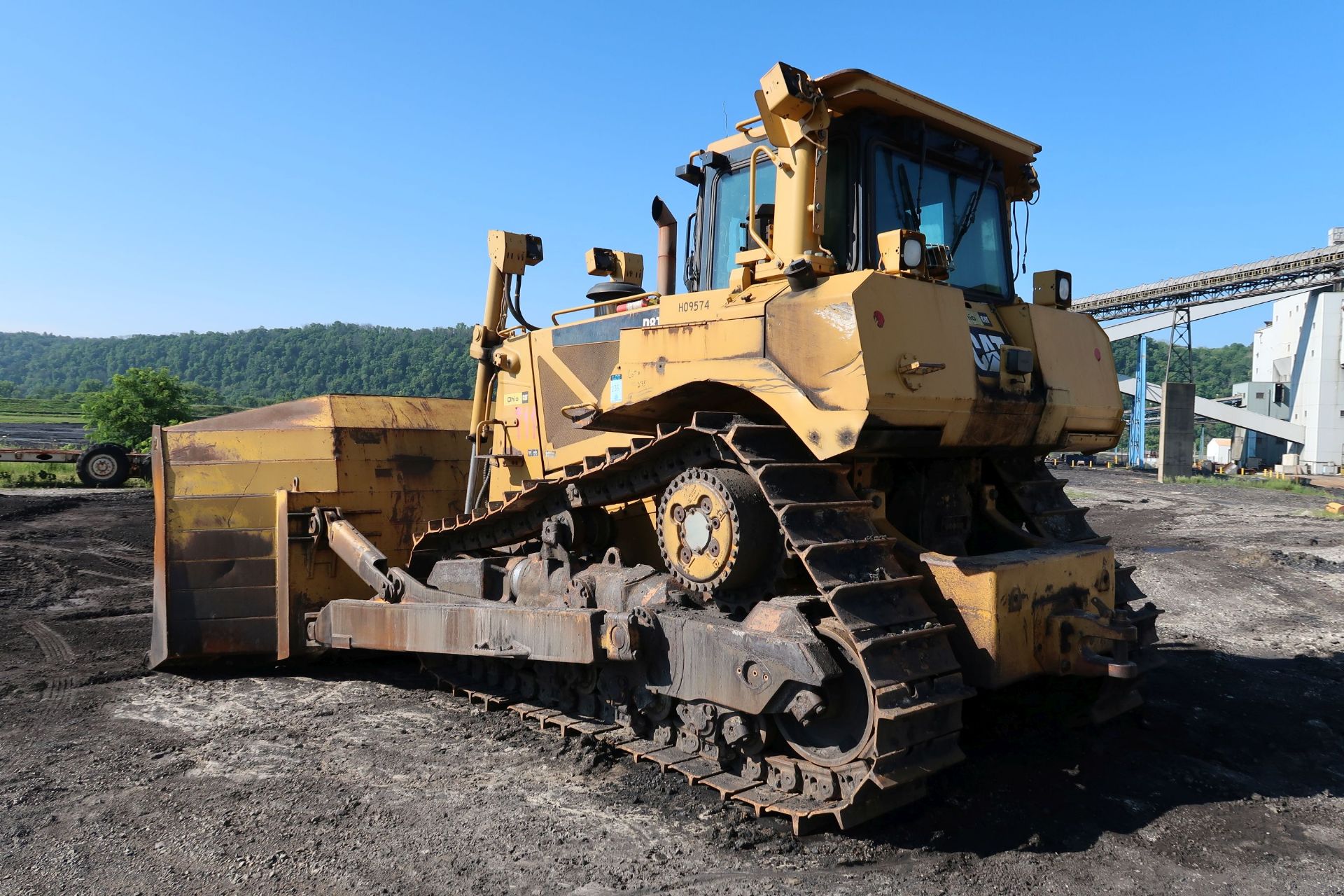 CATERPILLAR MODEL D8T CRAWLER DOZER; S/N LKPZ02817, CAB, 27,946 HOURS SHOWING, NOTED AS OVERHAULD AT - Image 4 of 11