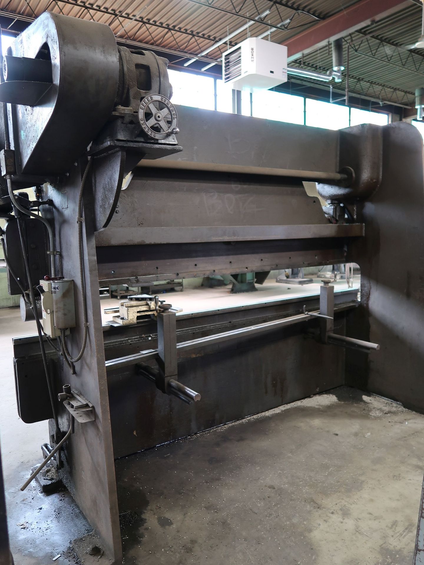 90 TON X 10' CHICAGO MODEL 8L MECHANICAL PRESS BRAKE; S/N L6419 - Image 4 of 11