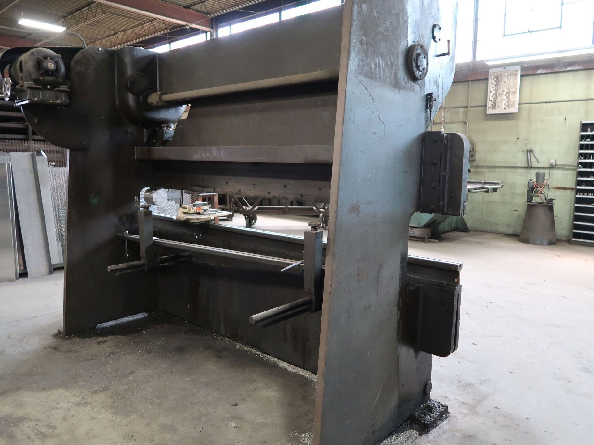 90 TON X 10' CHICAGO MODEL 8L MECHANICAL PRESS BRAKE; S/N L6419 - Image 3 of 11