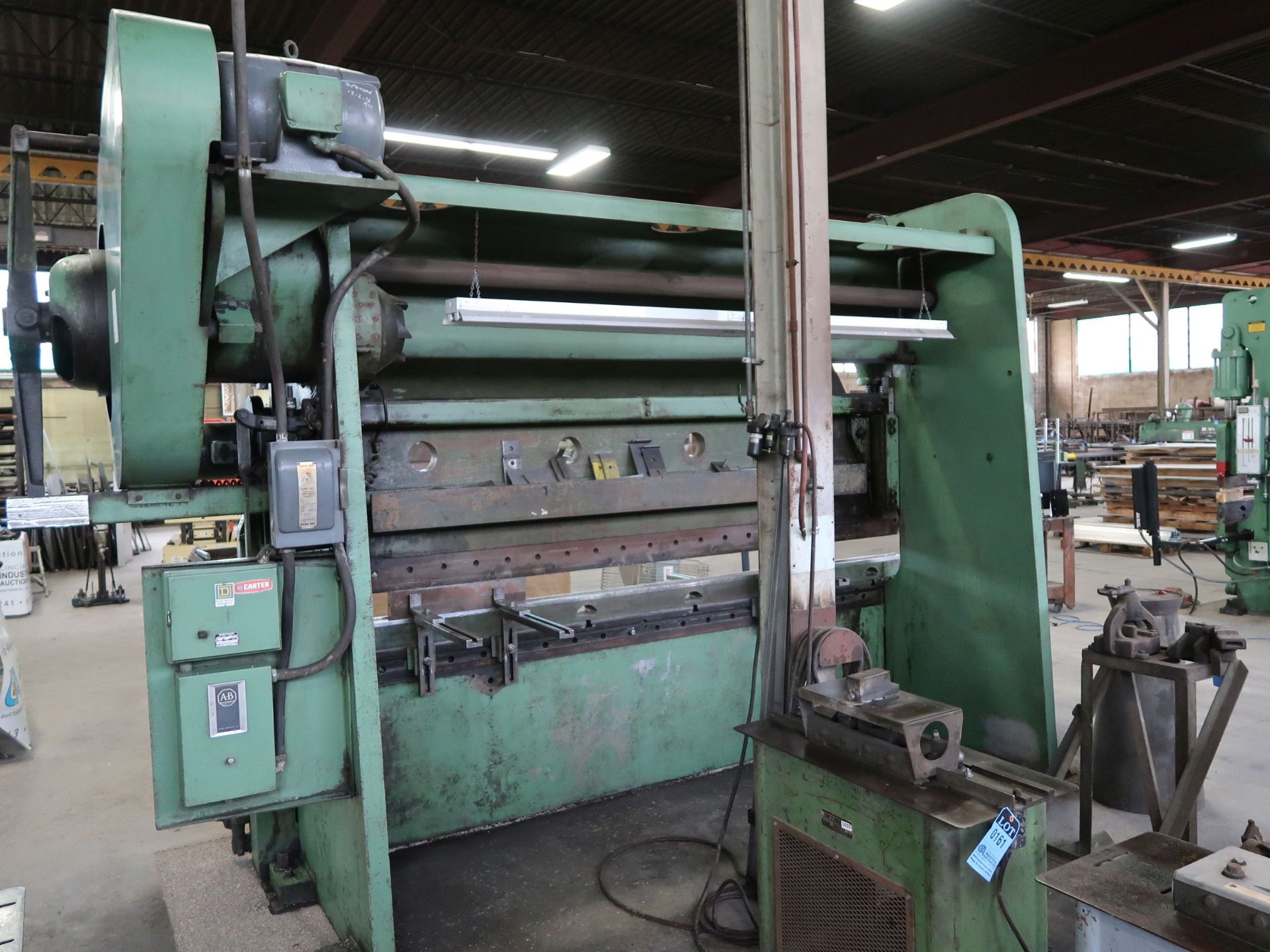 225/150 TON X 12' CINCINNATI MODEL 9 SERIES X 10' MECHANCIAL PRESS BRAKE; S/N 33186, 3" STROKE, - Image 4 of 13