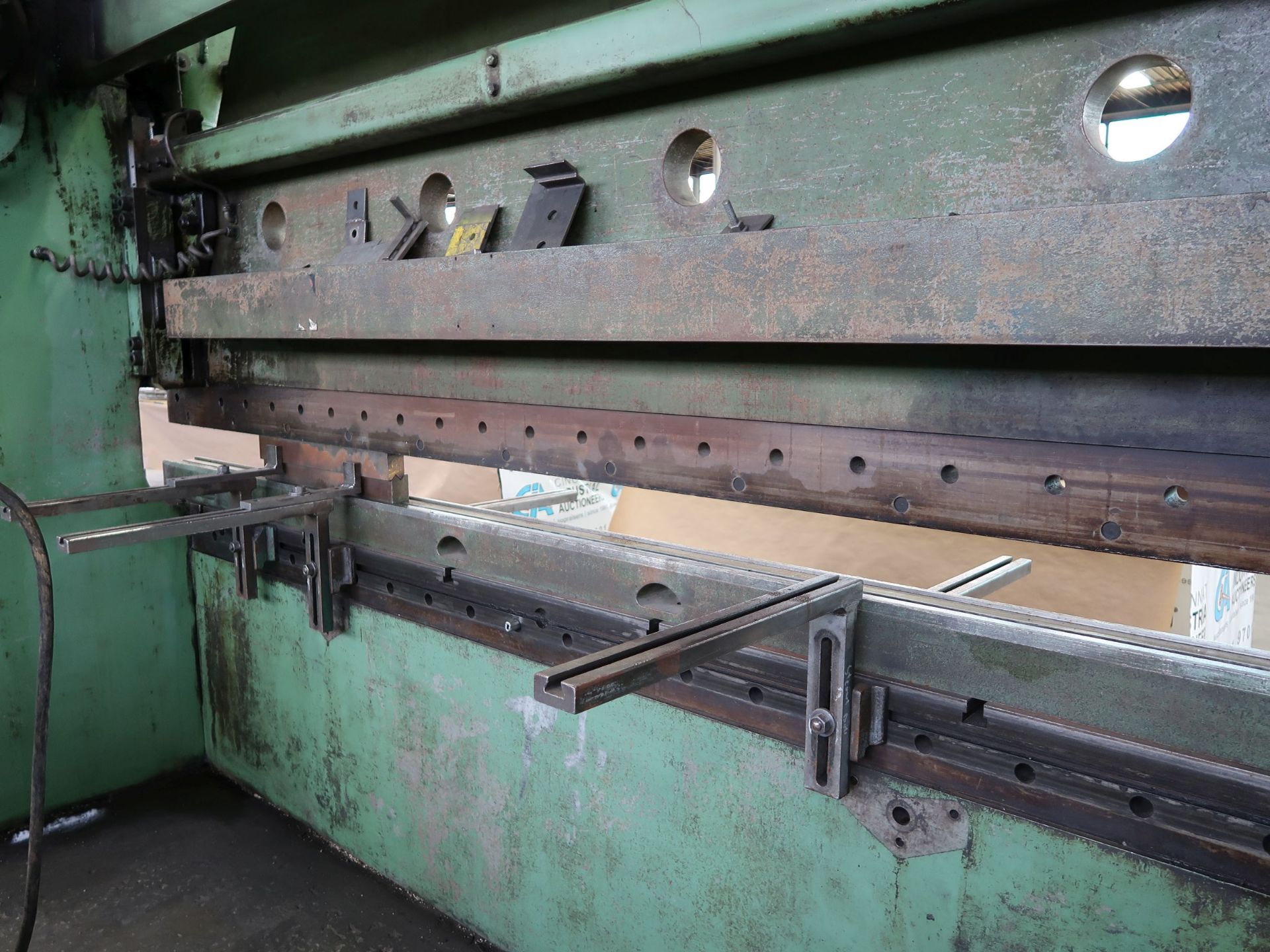 225/150 TON X 12' CINCINNATI MODEL 9 SERIES X 10' MECHANCIAL PRESS BRAKE; S/N 33186, 3" STROKE, - Image 10 of 13