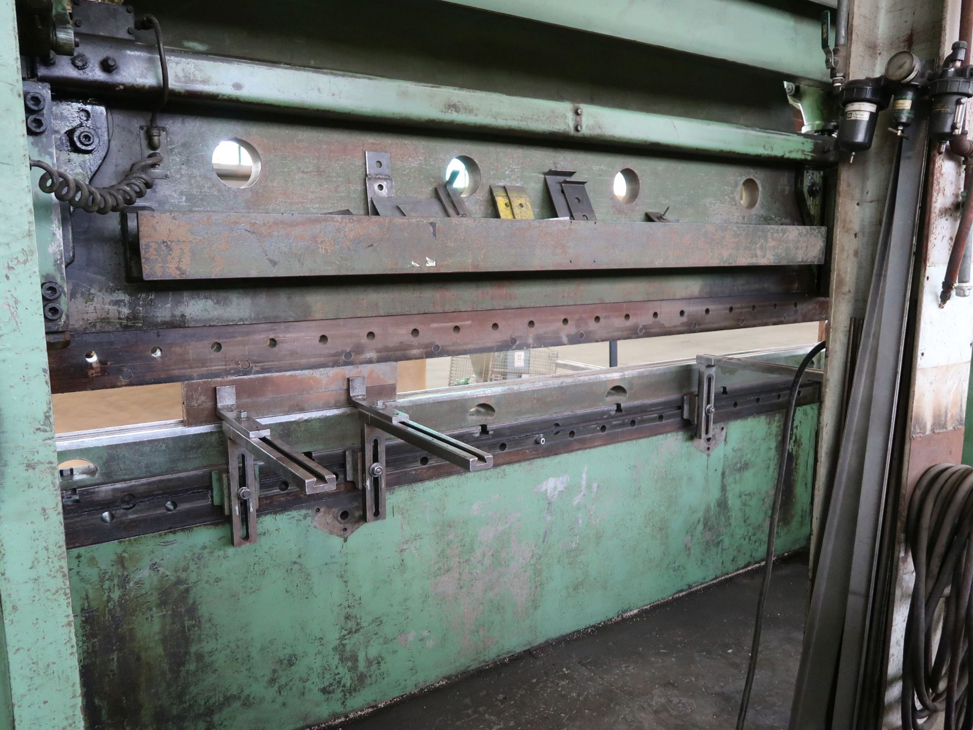 225/150 TON X 12' CINCINNATI MODEL 9 SERIES X 10' MECHANCIAL PRESS BRAKE; S/N 33186, 3" STROKE, - Image 11 of 13