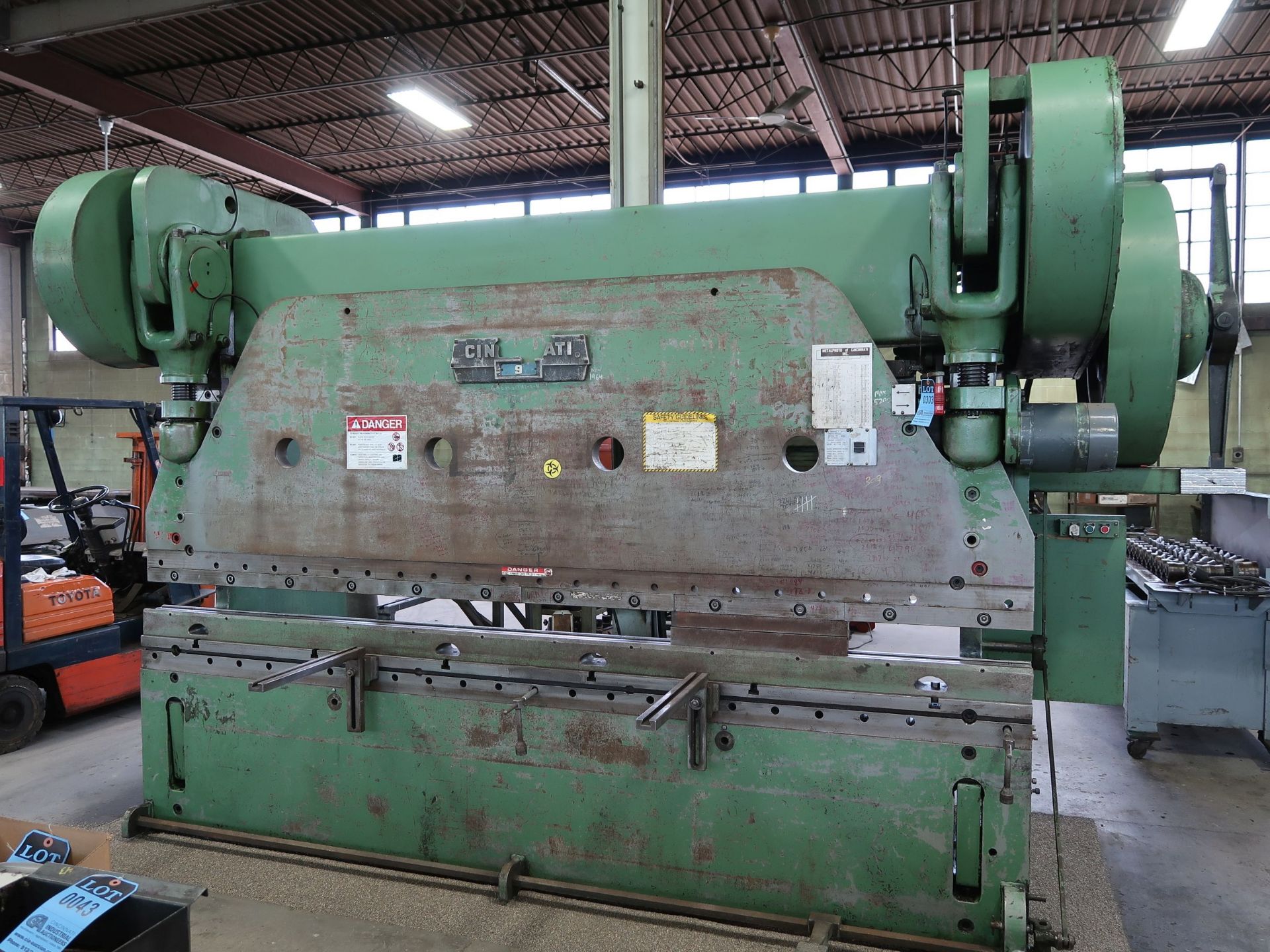 225/150 TON X 12' CINCINNATI MODEL 9 SERIES X 10' MECHANCIAL PRESS BRAKE; S/N 33186, 3" STROKE,