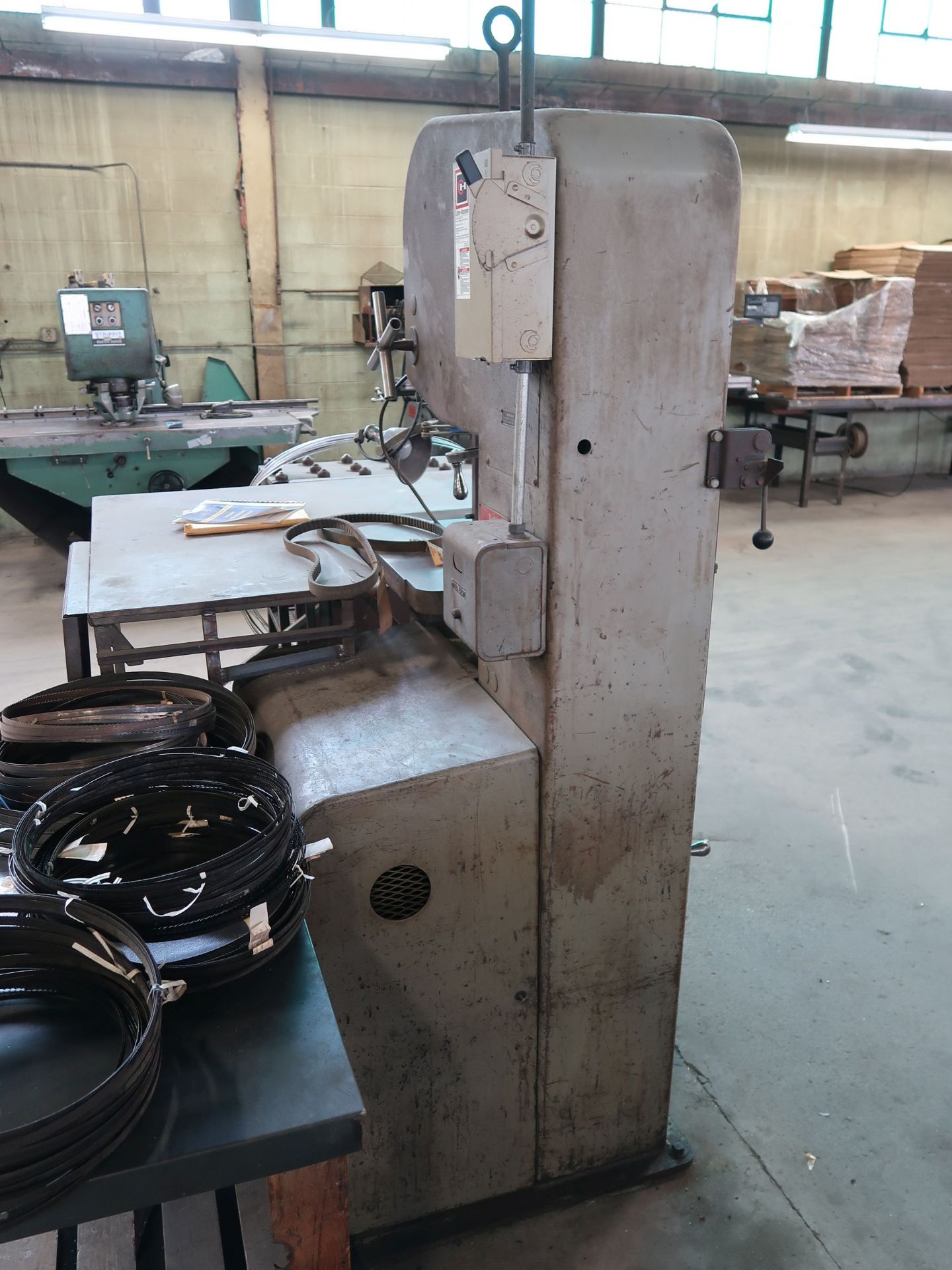 16" DOALL MODEL 1612-1 VERTICAL BAND SAW; S/N 148-60258 - Image 3 of 6
