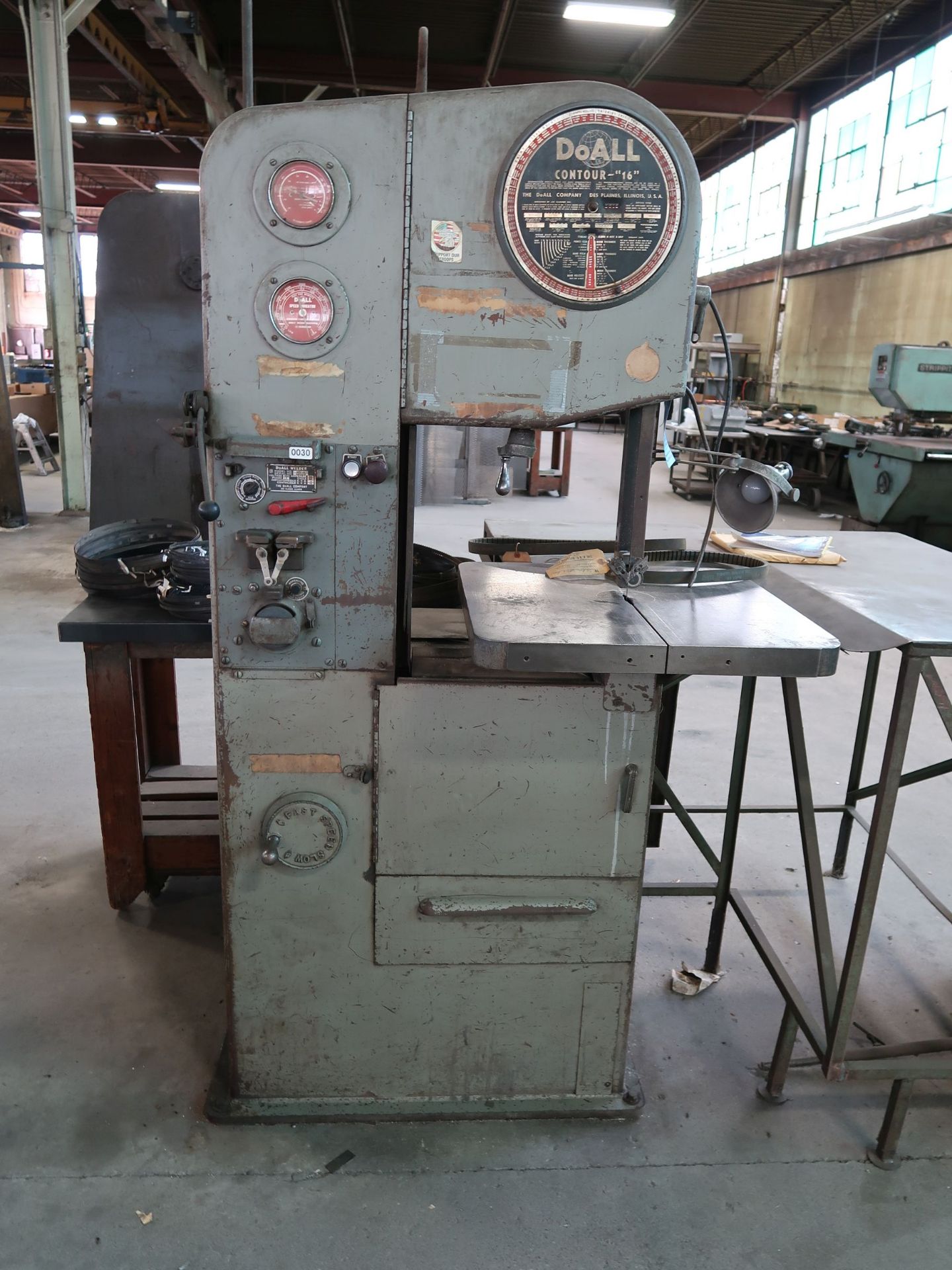 16" DOALL MODEL 1612-1 VERTICAL BAND SAW; S/N 148-60258 - Image 4 of 6
