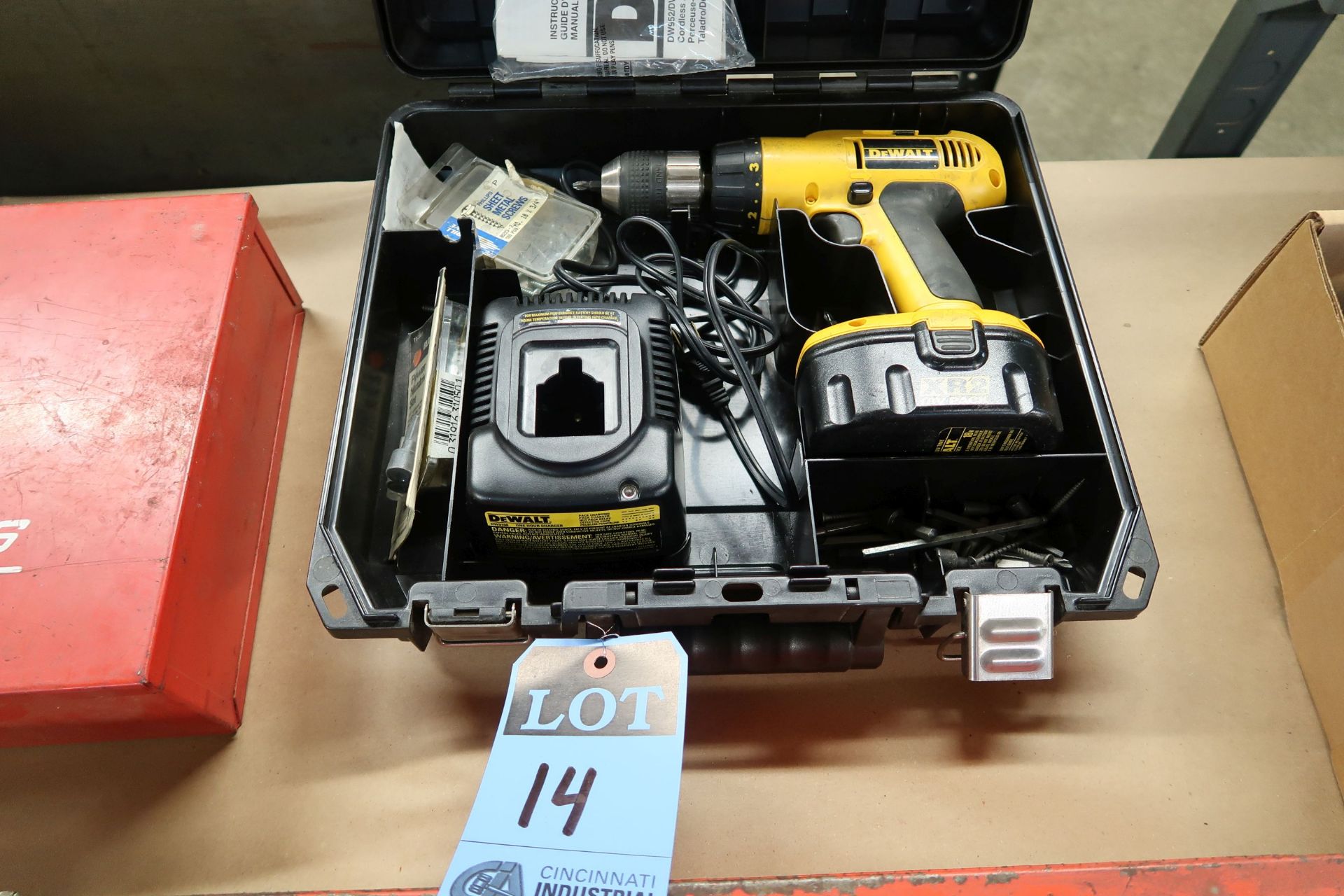 1/2" DEWALT 18 VOLT CORDLESS DRILL