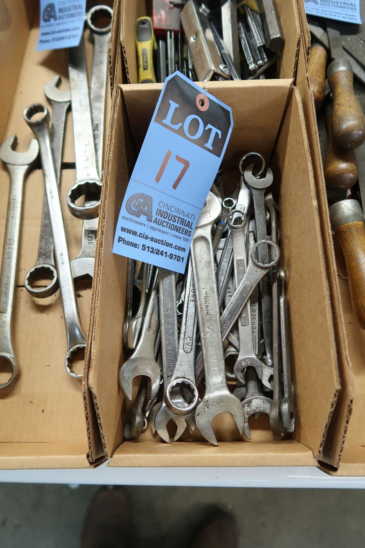 (LOT) COMBINATION WRENCHES