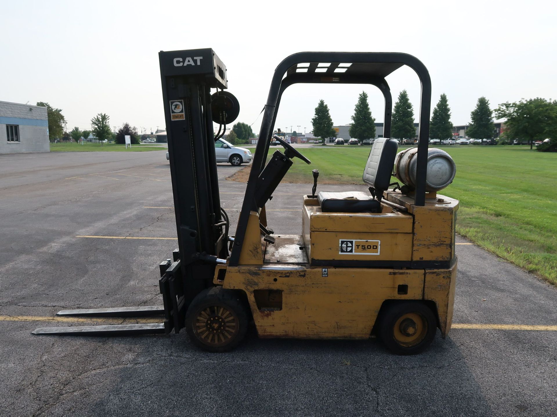 5,000 LB. CATERPILLAR MODEL T50D CUSHION TIRE LP GAS LIFT TRUCK; S/N 8EB2150, THREE STAGE MAST, 188" - Image 8 of 11