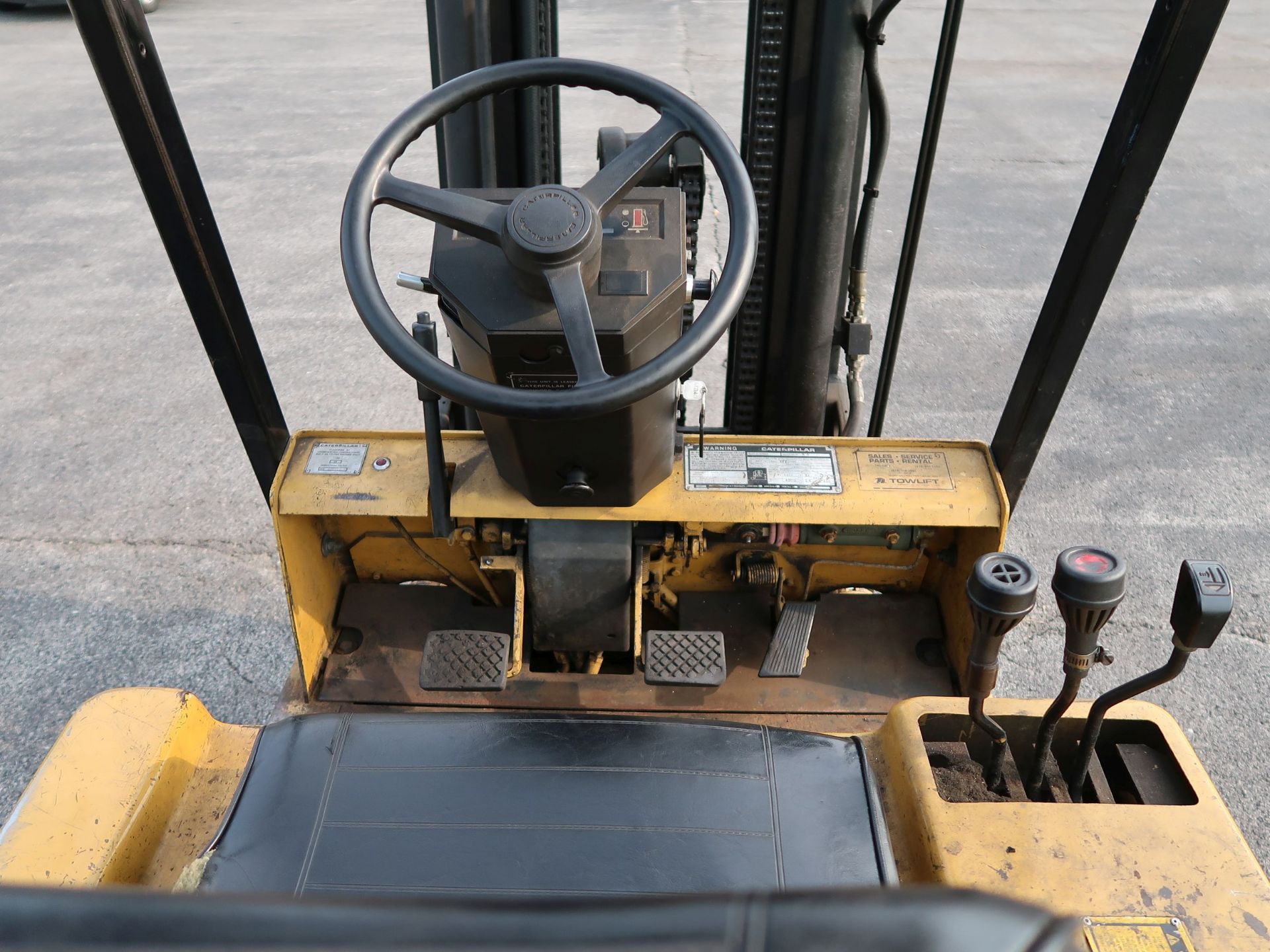 5,000 LB. CATERPILLAR MODEL T50D CUSHION TIRE LP GAS LIFT TRUCK; S/N 8EB2150, THREE STAGE MAST, 188" - Image 9 of 11