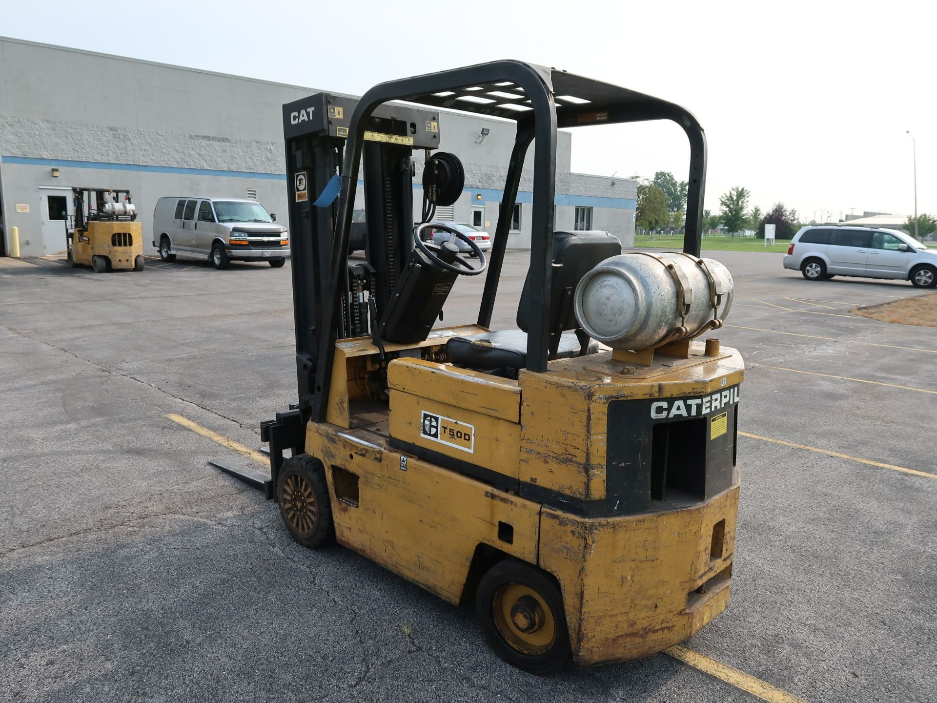 5,000 LB. CATERPILLAR MODEL T50D CUSHION TIRE LP GAS LIFT TRUCK; S/N 8EB2150, THREE STAGE MAST, 188" - Image 7 of 11