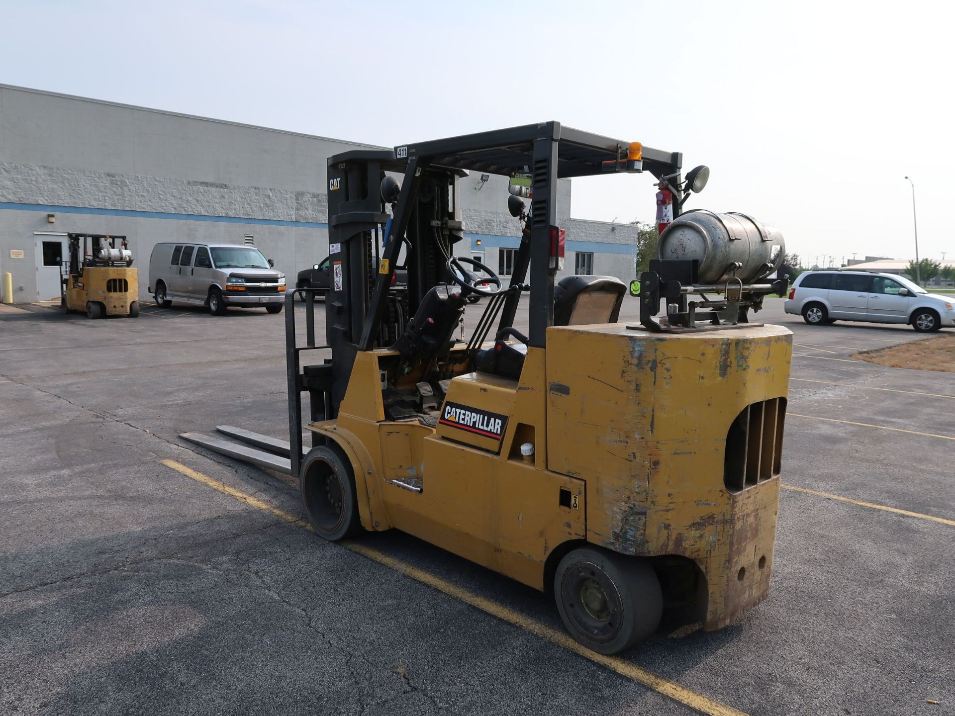 11,000 LB. CATERPILLAR MODEL GC55K LP GAS SOLID TIRE LIFT TRUCK; S/N AT88A00317, THREE STAGE MAST, - Image 7 of 11