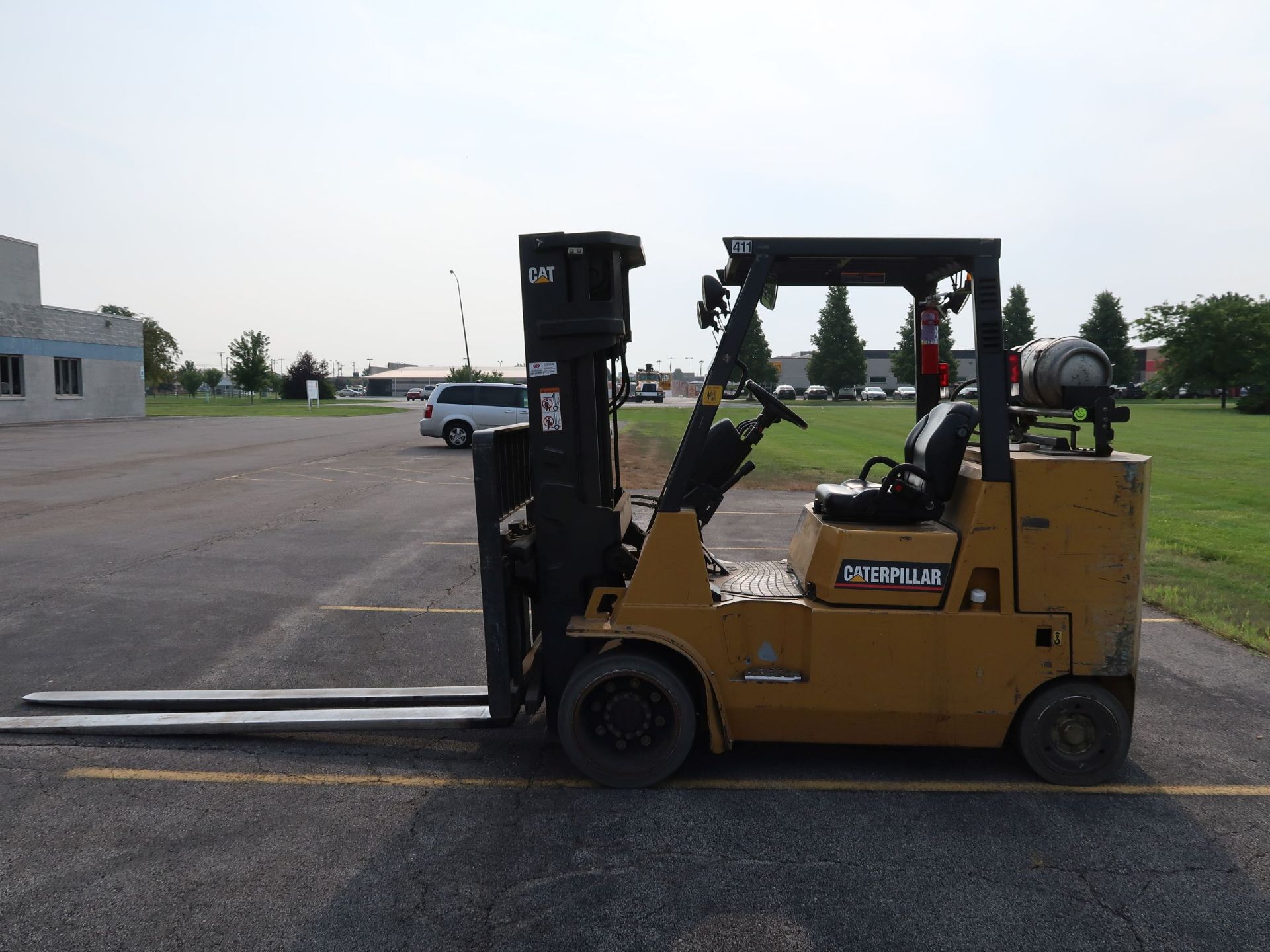 11,000 LB. CATERPILLAR MODEL GC55K LP GAS SOLID TIRE LIFT TRUCK; S/N AT88A00317, THREE STAGE MAST, - Image 8 of 11