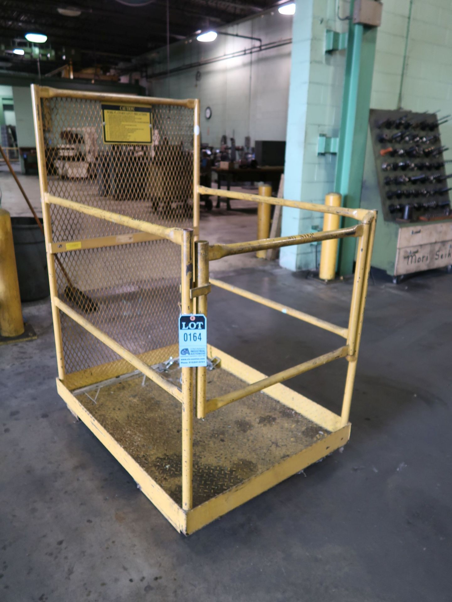 T&s FORKLIFT TYPE SAFETY PLATFORM CAGE