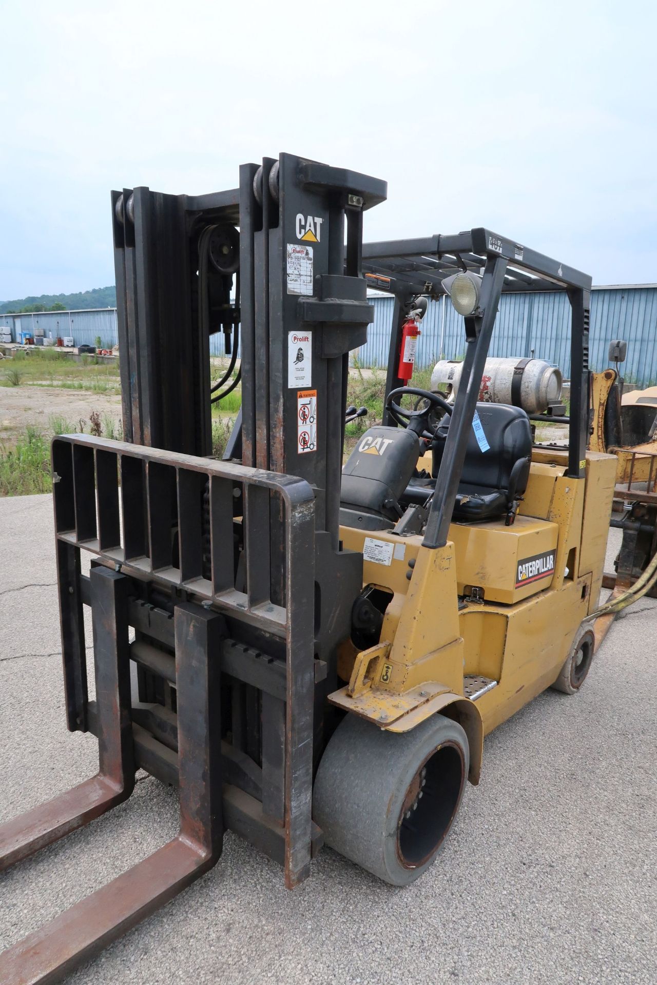 11,000 LB. CATERPILLAR MODEL GC55K LP GAS CUSHION TIRE LIFT TRUCK; S/N AT88A00313, 3-STAGE MAST,