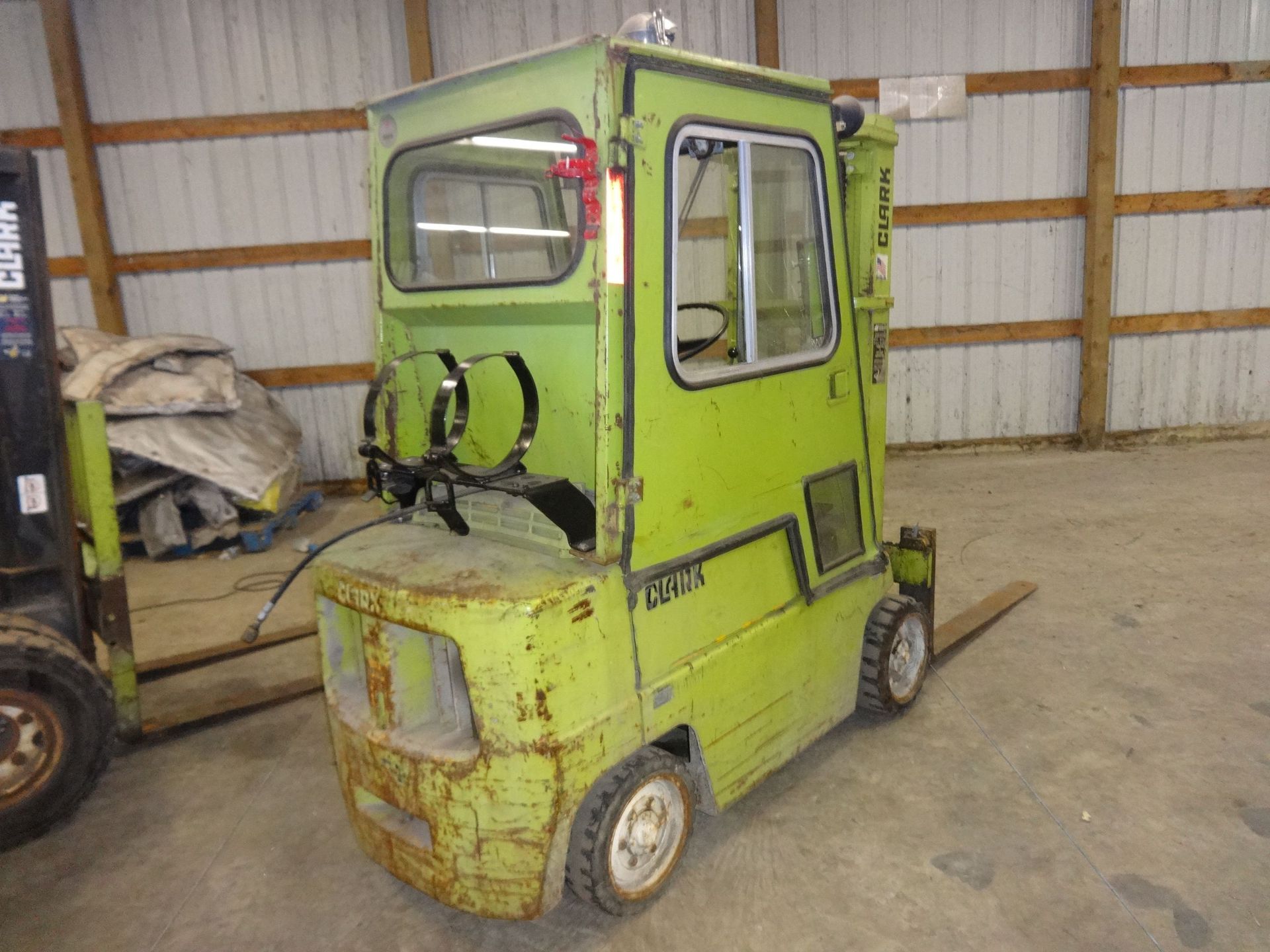 4,000 LB. CLARK MODEL C560-45 CUSHION TIRE LP GAS LIFT TRUCK; S/N 355-2145-2572, CAB ENCLOSURE, 189" - Image 2 of 3