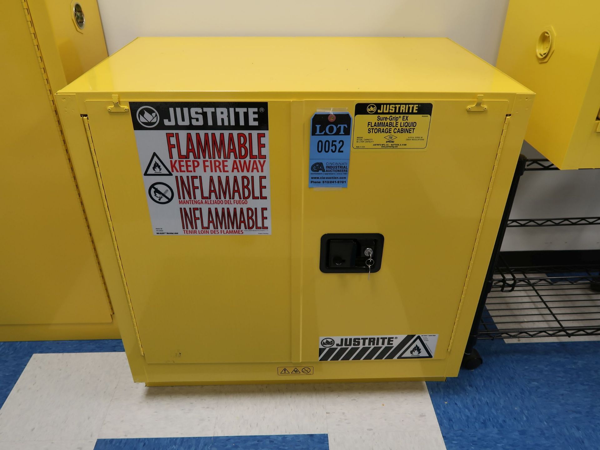 22 GALLON CAP JUSTRITE SURE-GRIP EX FLAMMABLE LIQUID STORAGE CABINET