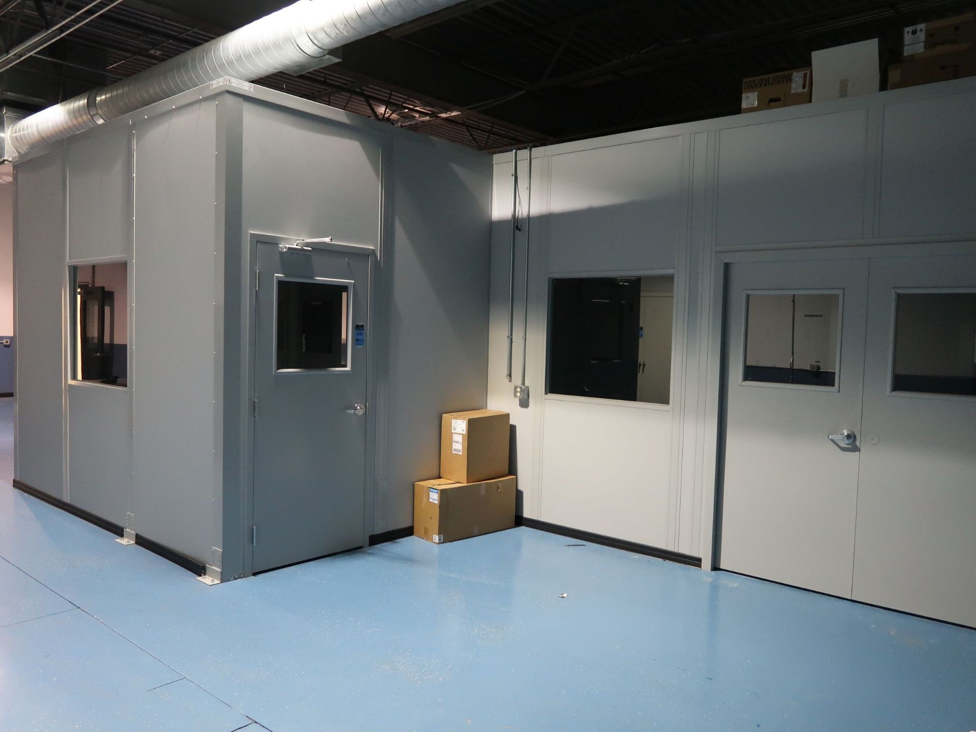 20' X 30' X 9' HIGH APPOX. PORTAFAB MODULAR FREE-STANDING CLEAN AIR ROOM W/ 10' X 12' AIR LOCK - Image 2 of 12