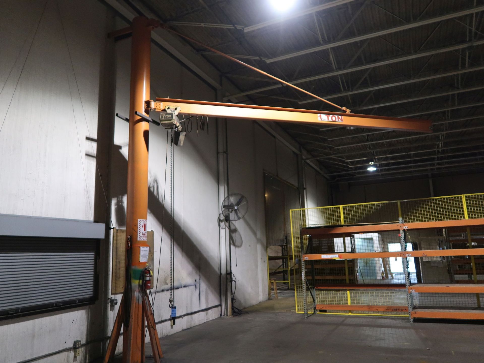 20' ARM (APPROX.) X 20' (APPROX) OVERALL HEIGHT X 14' UNDER HOOK HEIGHT X 1 TON CAPACITY FLOOR MOUNT
