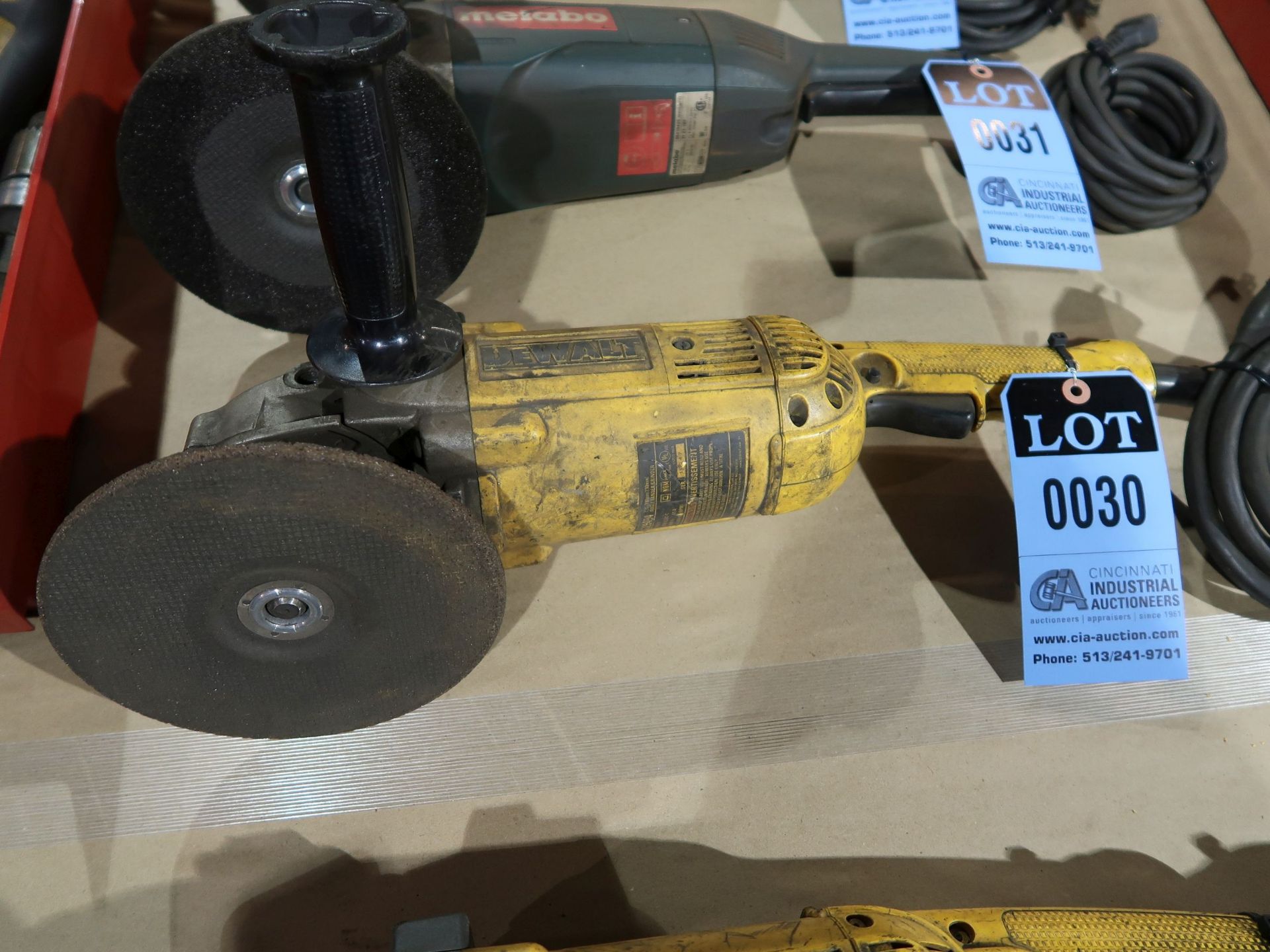 7" / 9" DEWALT MODEL D28494 ELECTRIC ANGLE GRINDER