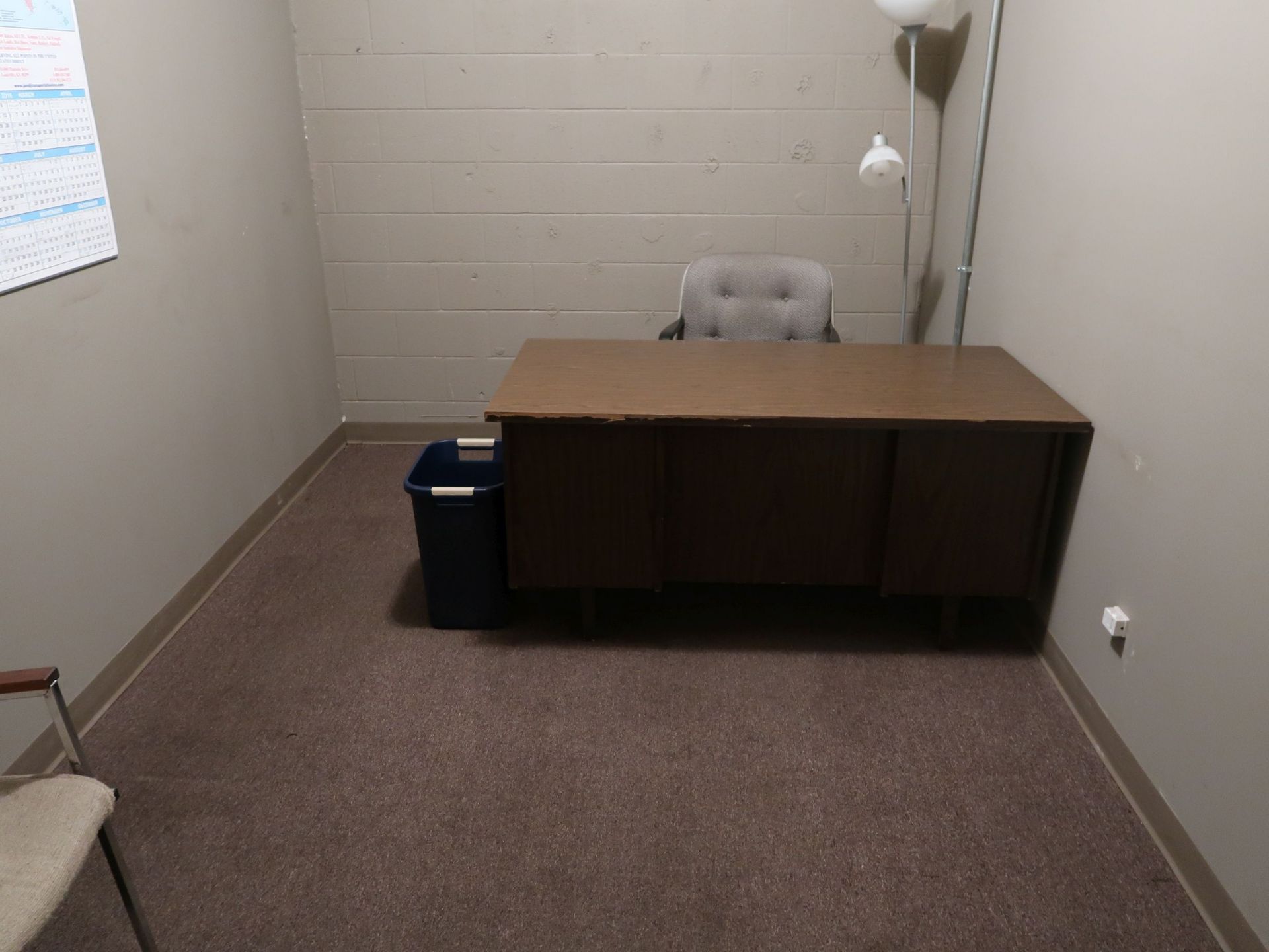 (LOT) CONTENTS OF OFFICE - MISCELLANEOUS FURNITURE