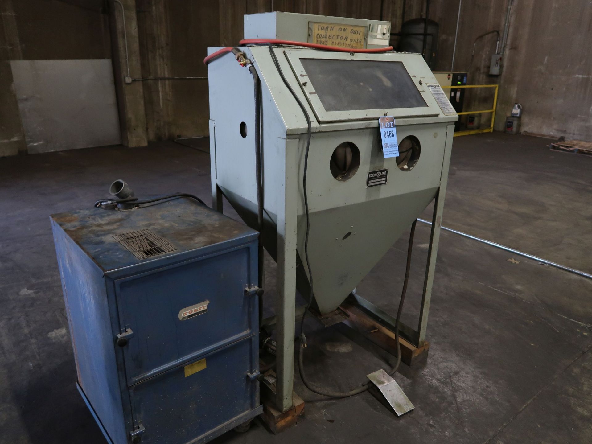 36" ECONOLINE MODEL RA-36-1 ABRASIVE BLAST CABINET WITH TORIT DUST COLLECTOR - Image 2 of 4