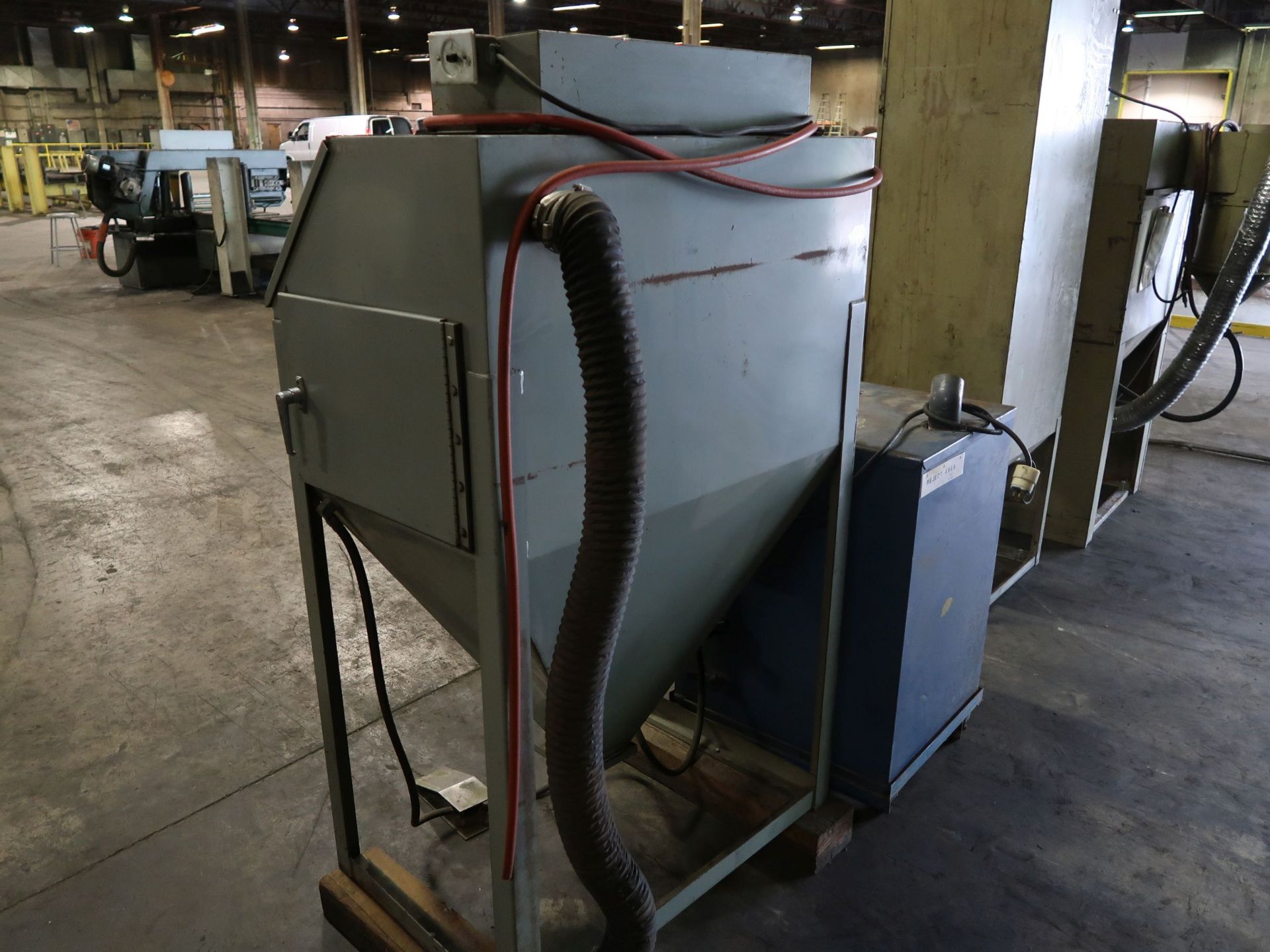 36" ECONOLINE MODEL RA-36-1 ABRASIVE BLAST CABINET WITH TORIT DUST COLLECTOR - Image 4 of 4