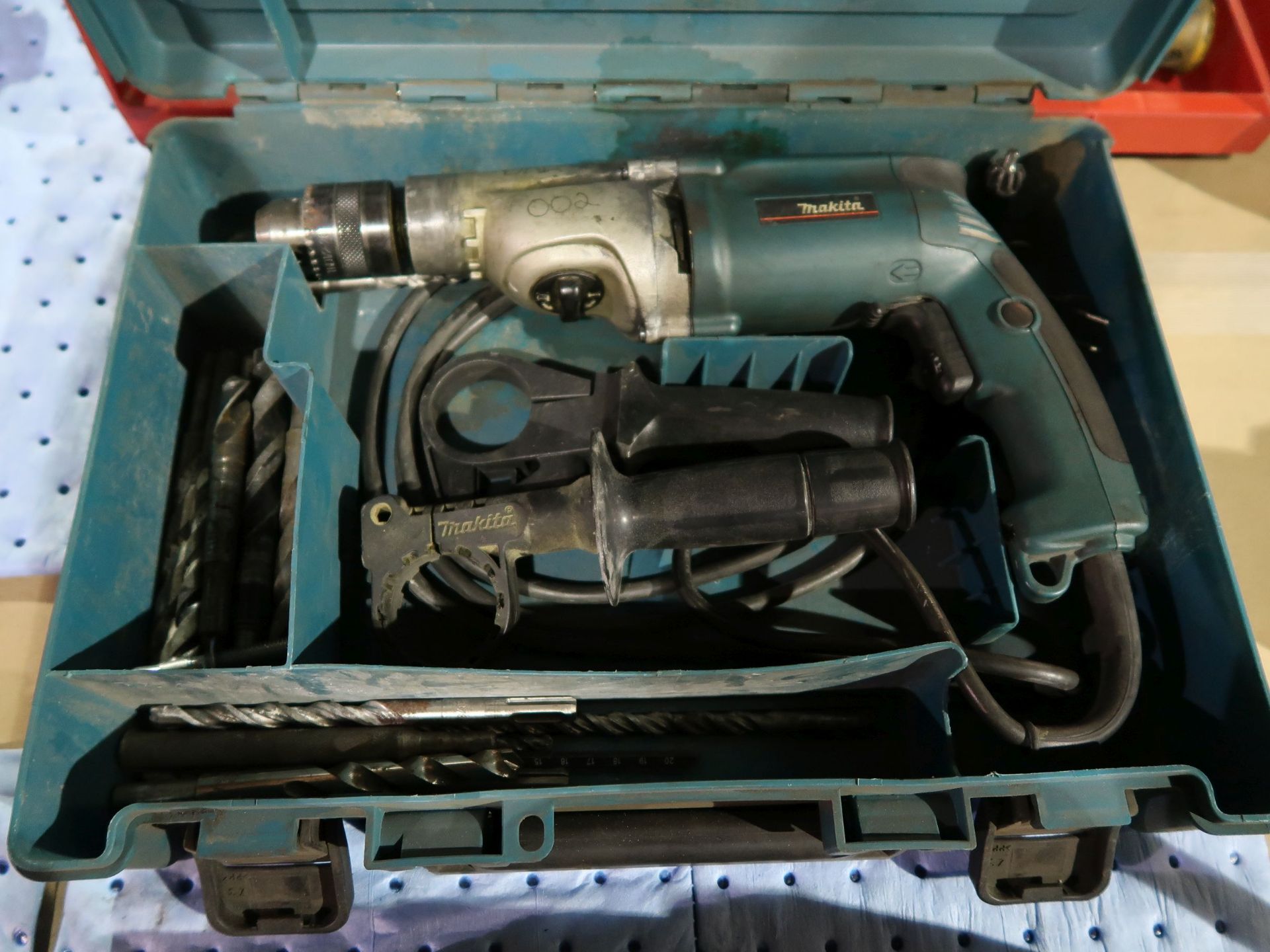 1/2" MAKITA MODEL HP2050F POWER HAMMER DRILL