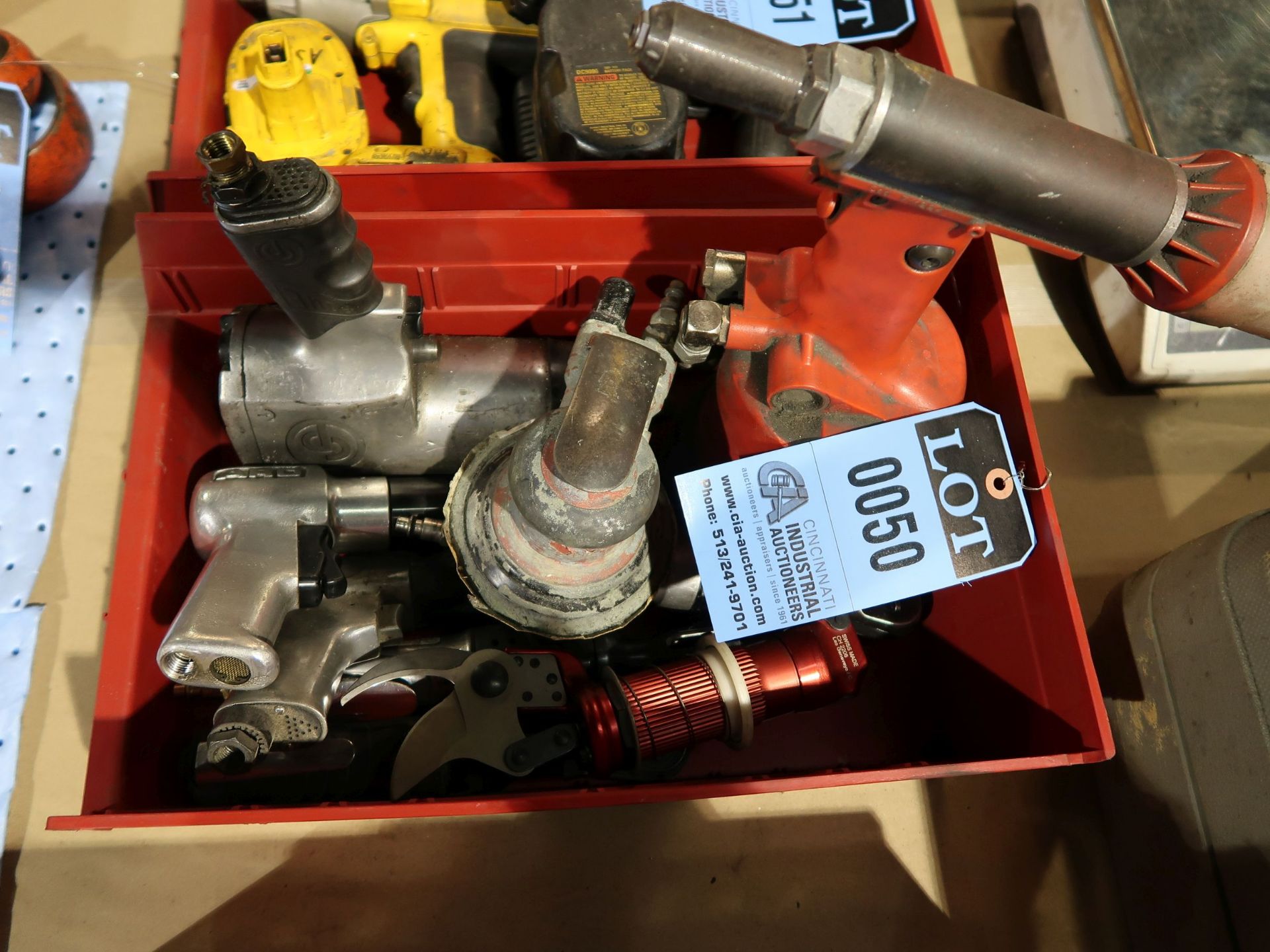 (LOT) MISCELLANEOUS PNEUMATIC TOOLS