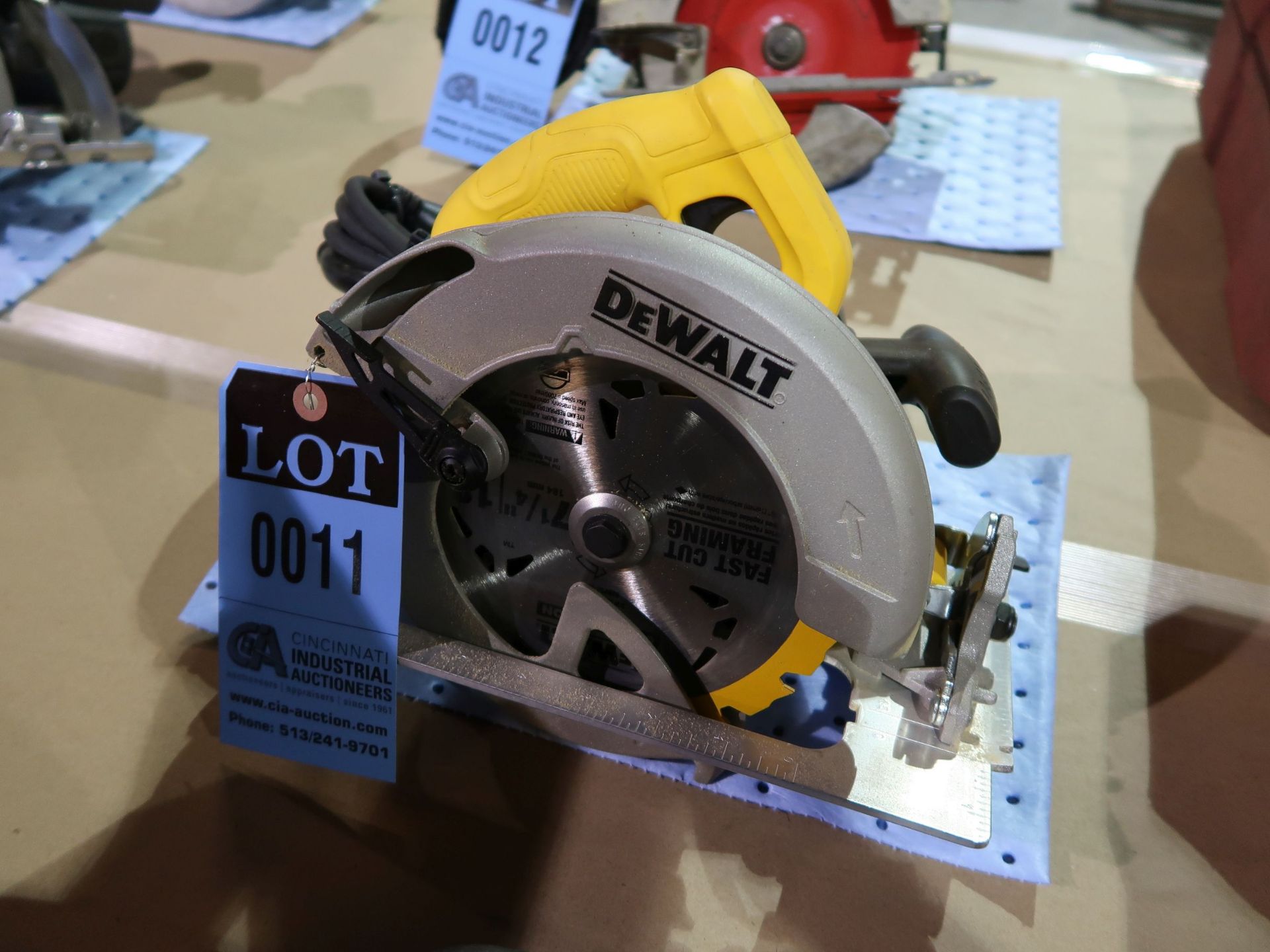 7-1/4" DEWALT MODEL DWE5-5 CONTRACTOR CIRCULAR SAW