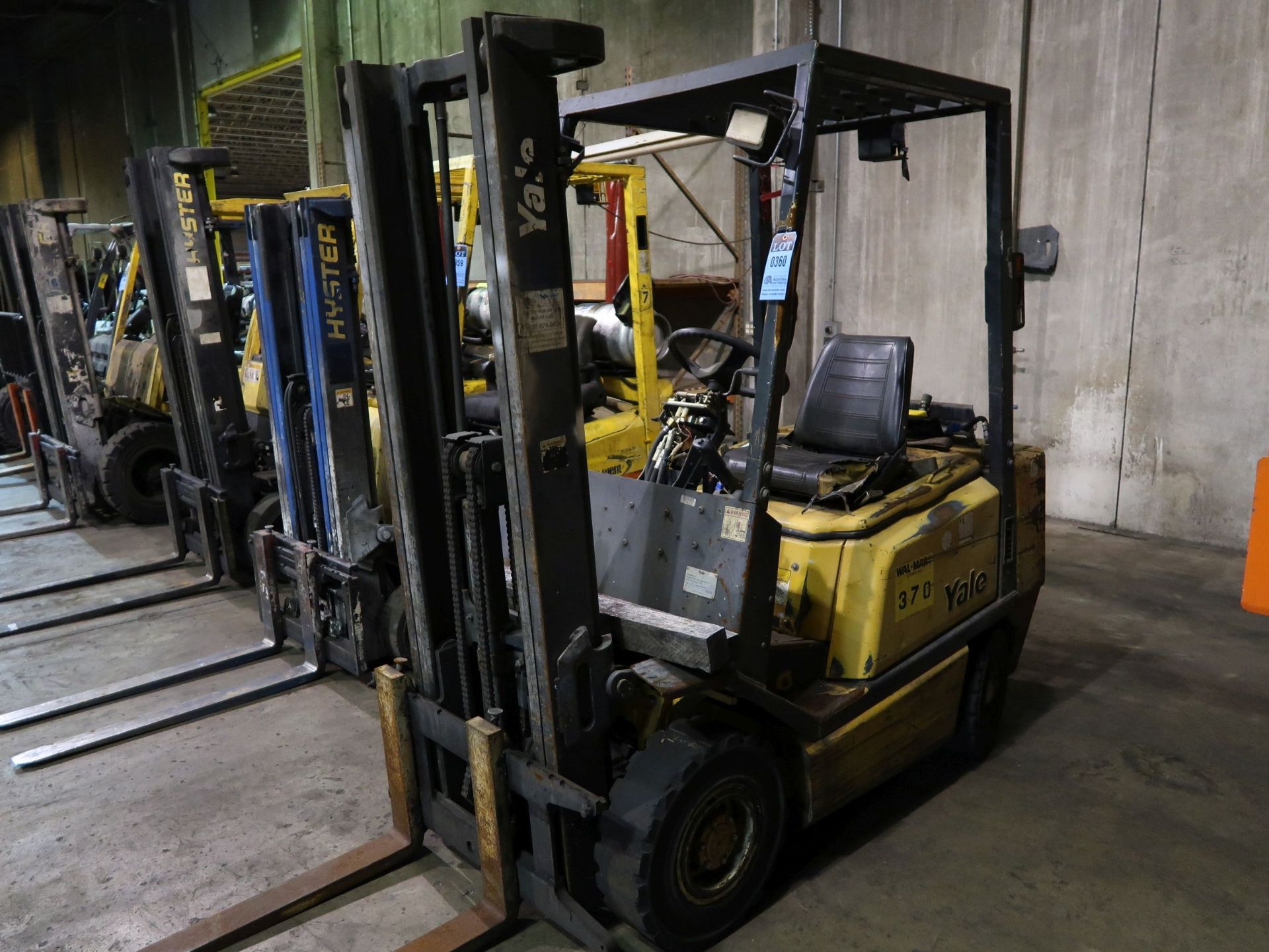 3,000 LB. YALE LP GAS LIFT TRUCK **OUT OF SERVICE - PARTS ONLY**