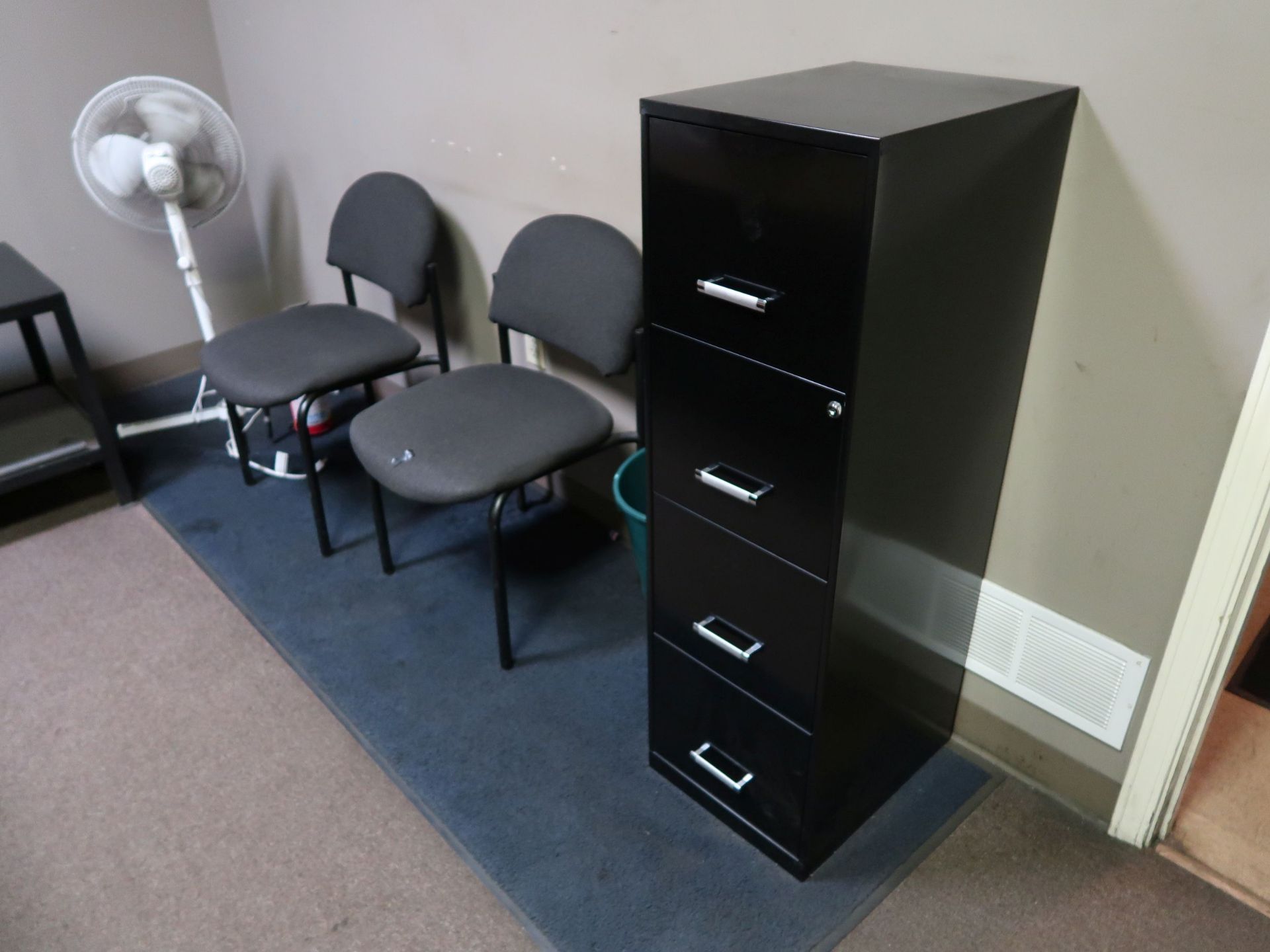 (LOT) CONTENTS OF OFFICE - MISCELLANEOUS FURNITURE - Image 4 of 4