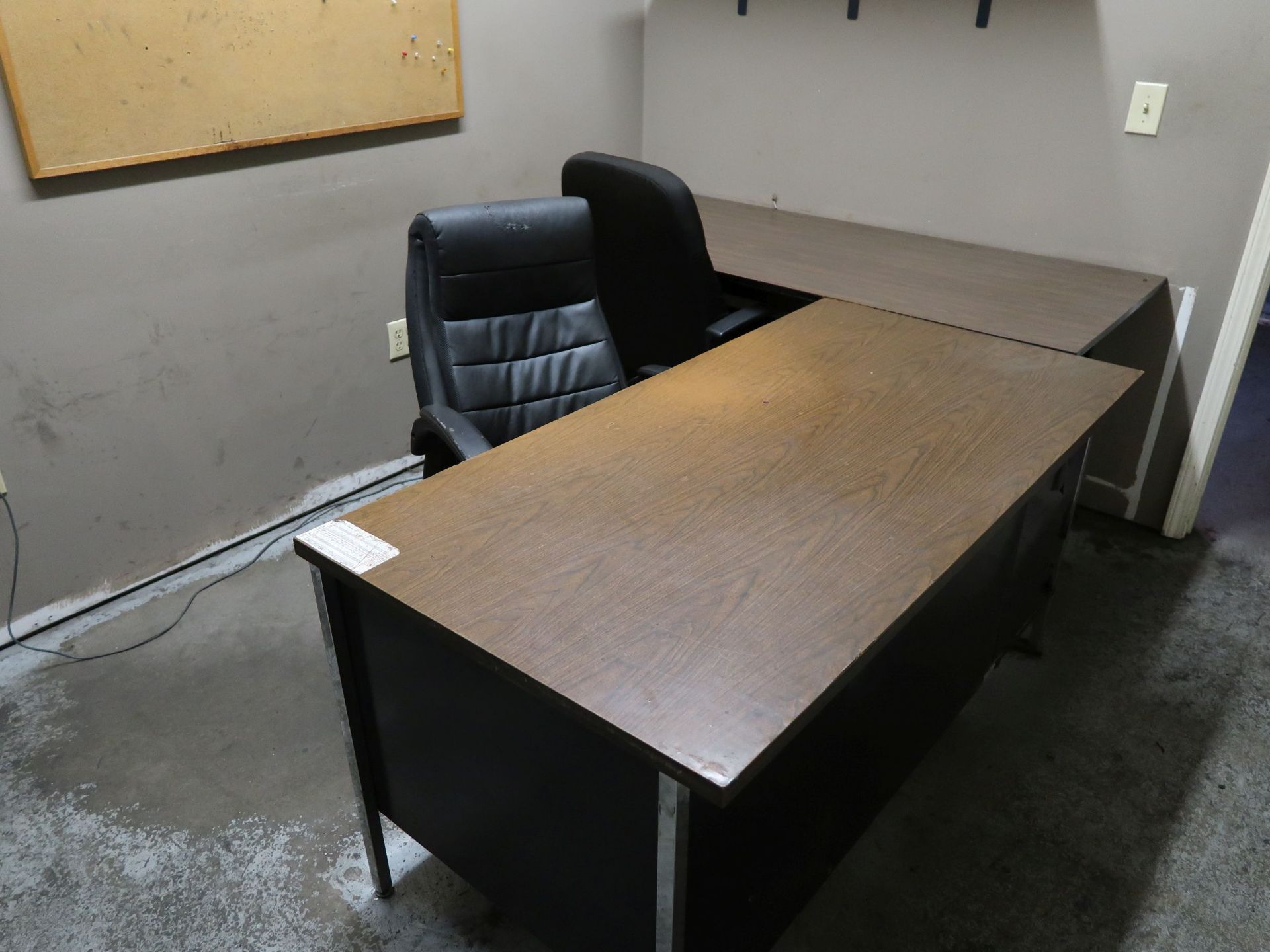 (LOT) CONTENTS OF OFFICE AND MISCELLANEOUS OFFICE FURNITURE - Image 2 of 2