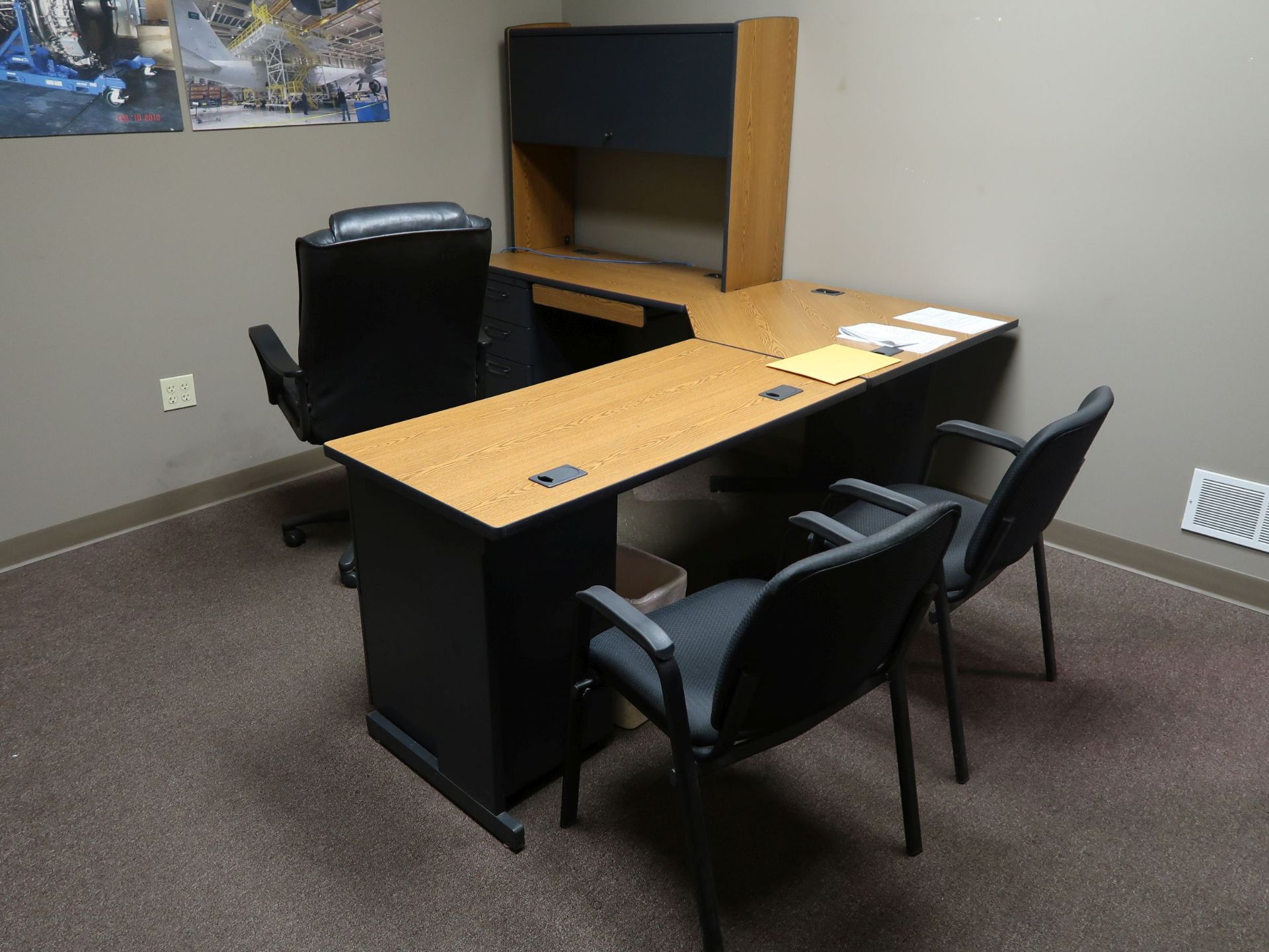 (LOT) CONTENTS OF OFFICE - MISCELLANEOUS FURNITURE