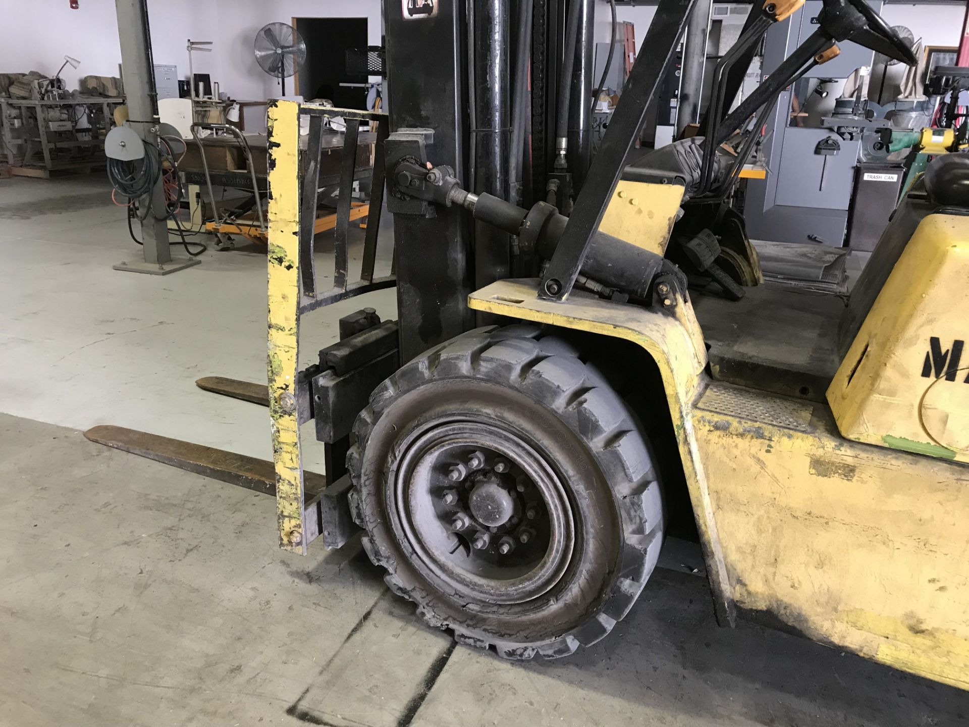 10,000 CLARK MODEL C500-YS100 LP GAS SOLID PNEUMATIC TIRE LIFT TRUCK; S/N 7412KOF, 3-STAGE MAST, - Image 8 of 8