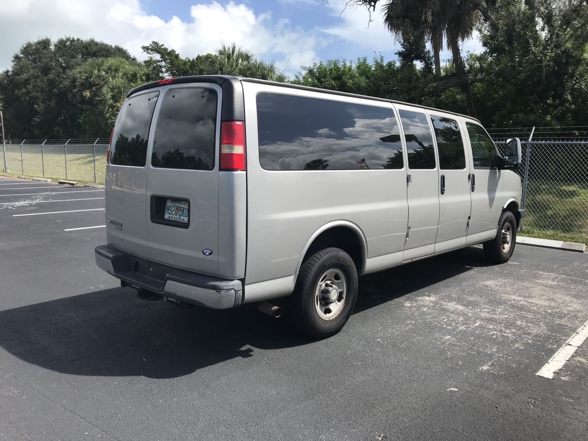 2008 CHEVY EXPRESS 11-PASSENGER VAN; VIN # 1GAAHG39K381132950, FULL POWER, CLOTH INTERIOR, 6.0 V-6 - Image 3 of 8