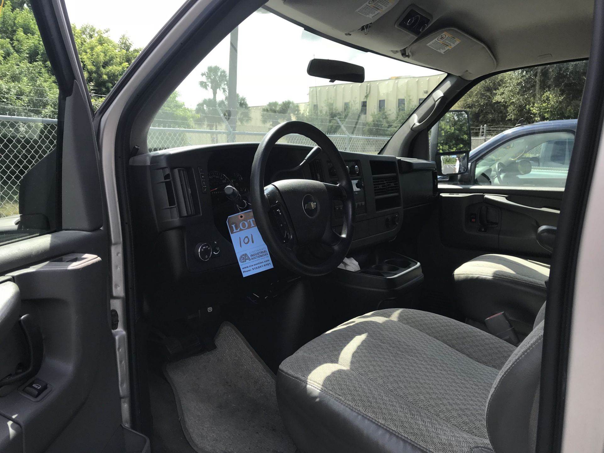 2008 CHEVY EXPRESS 11-PASSENGER VAN; VIN # 1GAAHG39K381132950, FULL POWER, CLOTH INTERIOR, 6.0 V-6 - Image 5 of 8