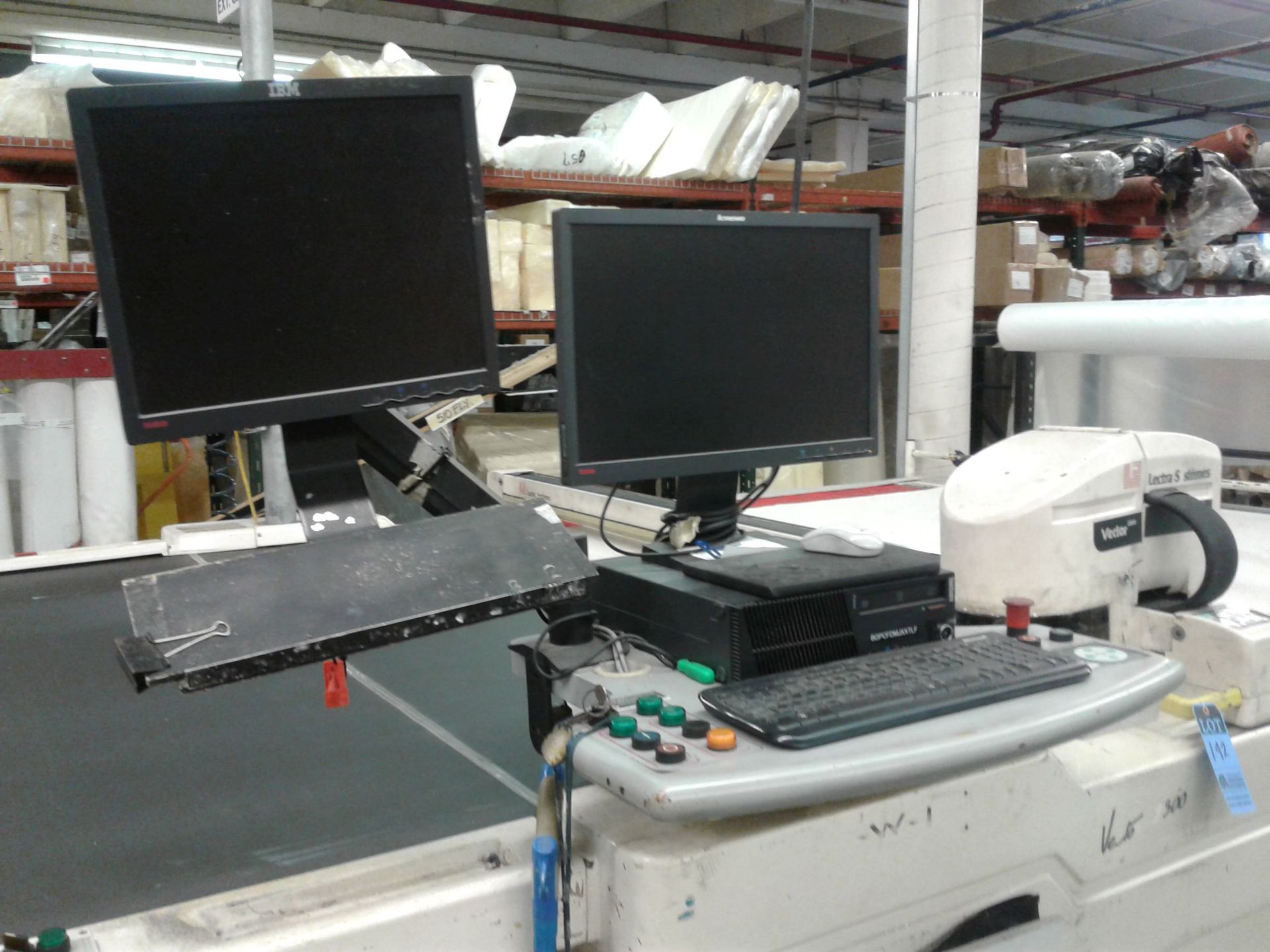 LECTRA SYSTEMS MODEL VT2500 V2 COMPUTER CONTROLLED FABRIC CUTTER; S/N 000031, VECTOR 2500 CUTTING - Image 8 of 9