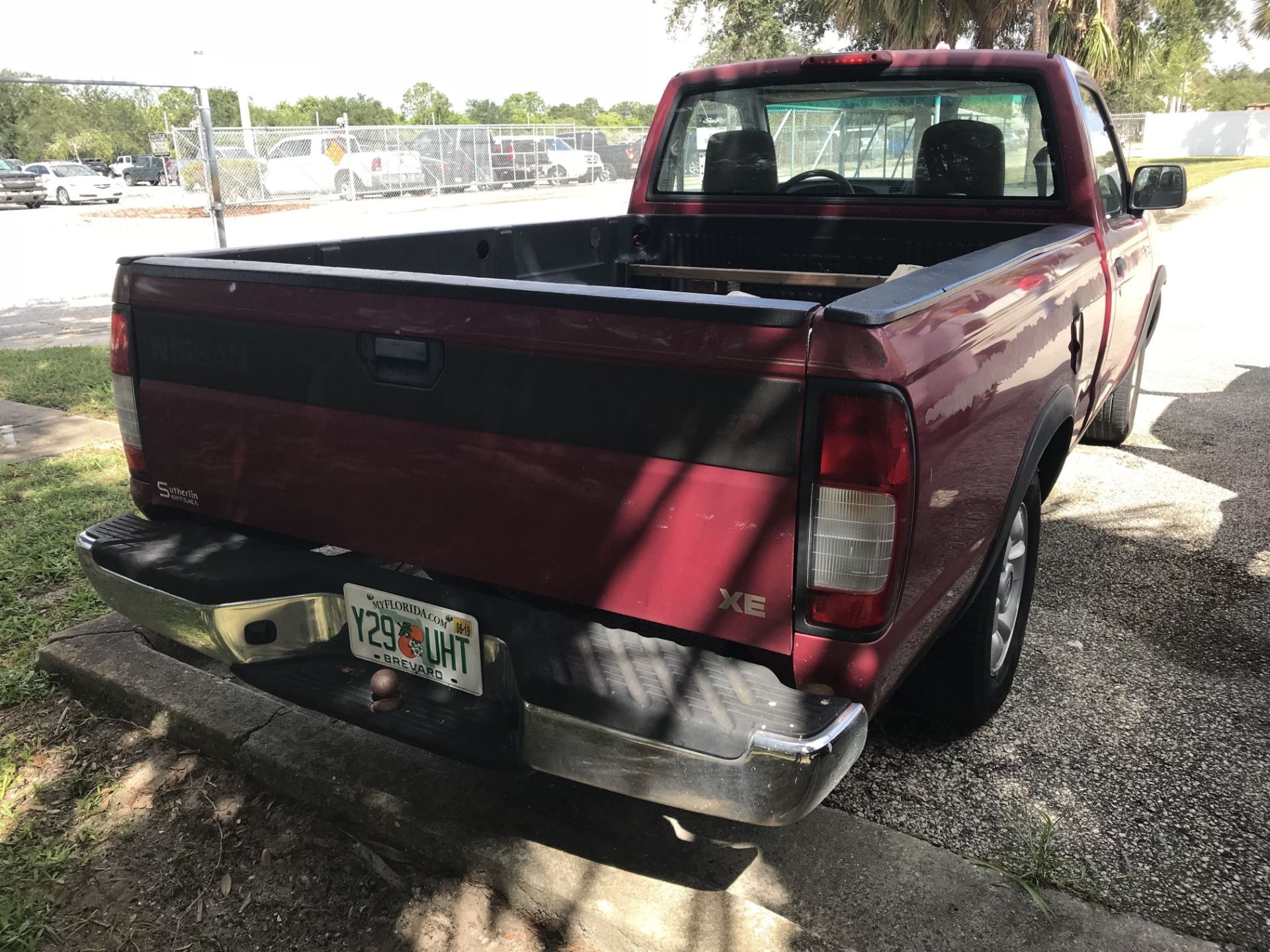 1998 NISSAN FRONTIER PICKUP TRUCK; VIN # 1N6DD21SXWC341007, MANUAL TRANSMISSION, 79,967 MILES - Image 4 of 6