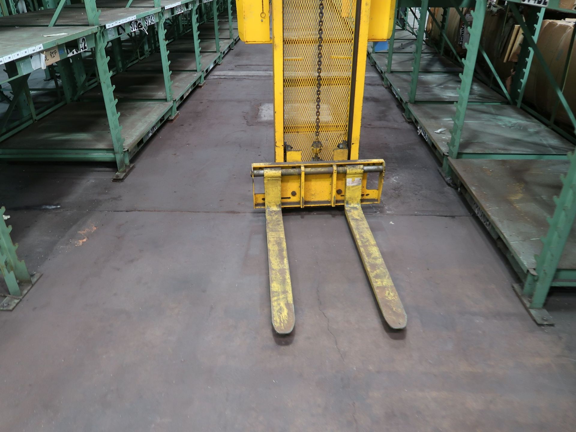 STANLEY VIDMAR "STAK-SYSTEM" 2,000 LB. CAPACITY INVENTORY RACK SYSTEM, (1) 42" FORK ELECTRIC CHAIN - Image 4 of 7