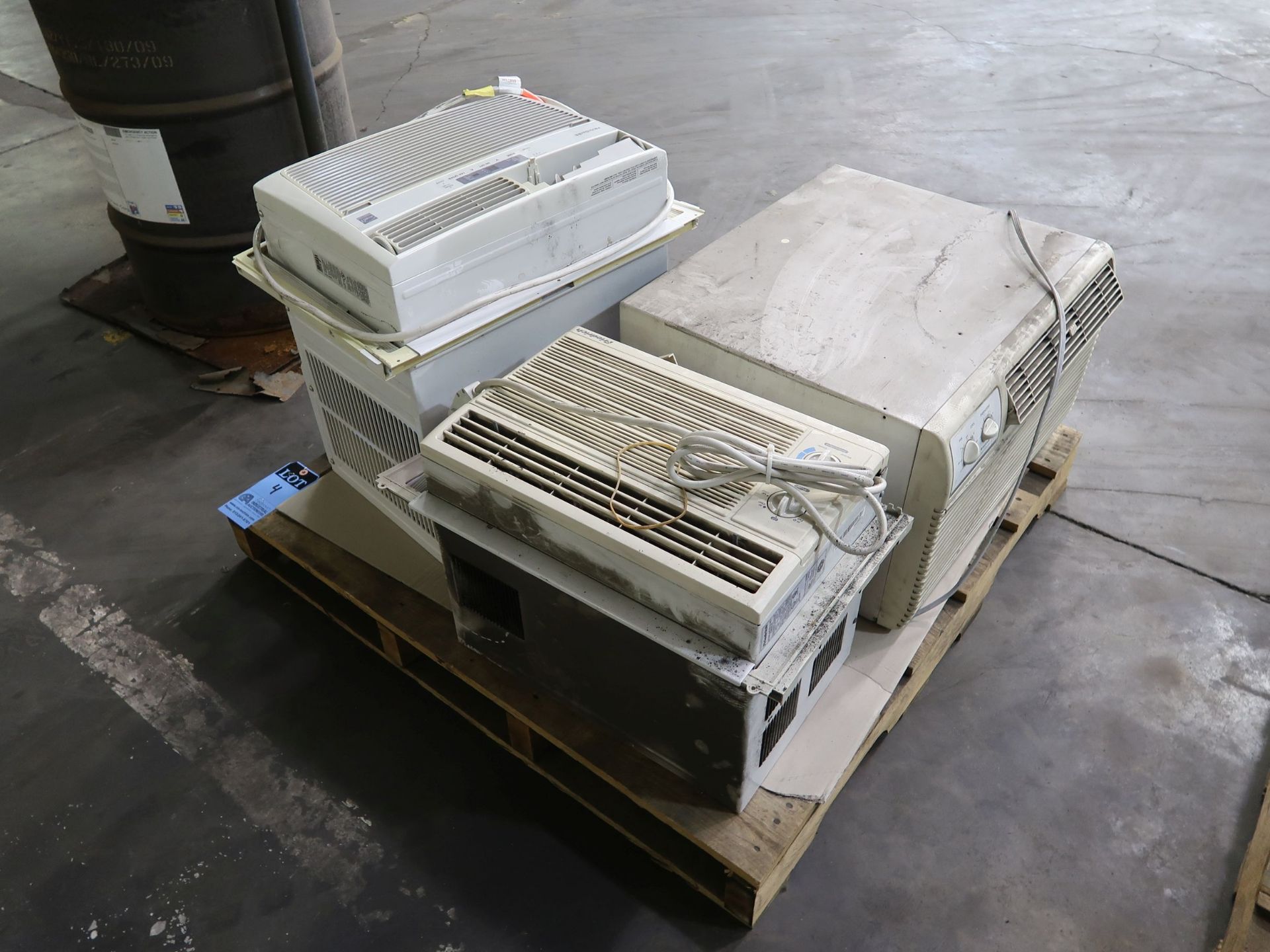 (LOT) (3) WINDOW AIR CONDITIONERS