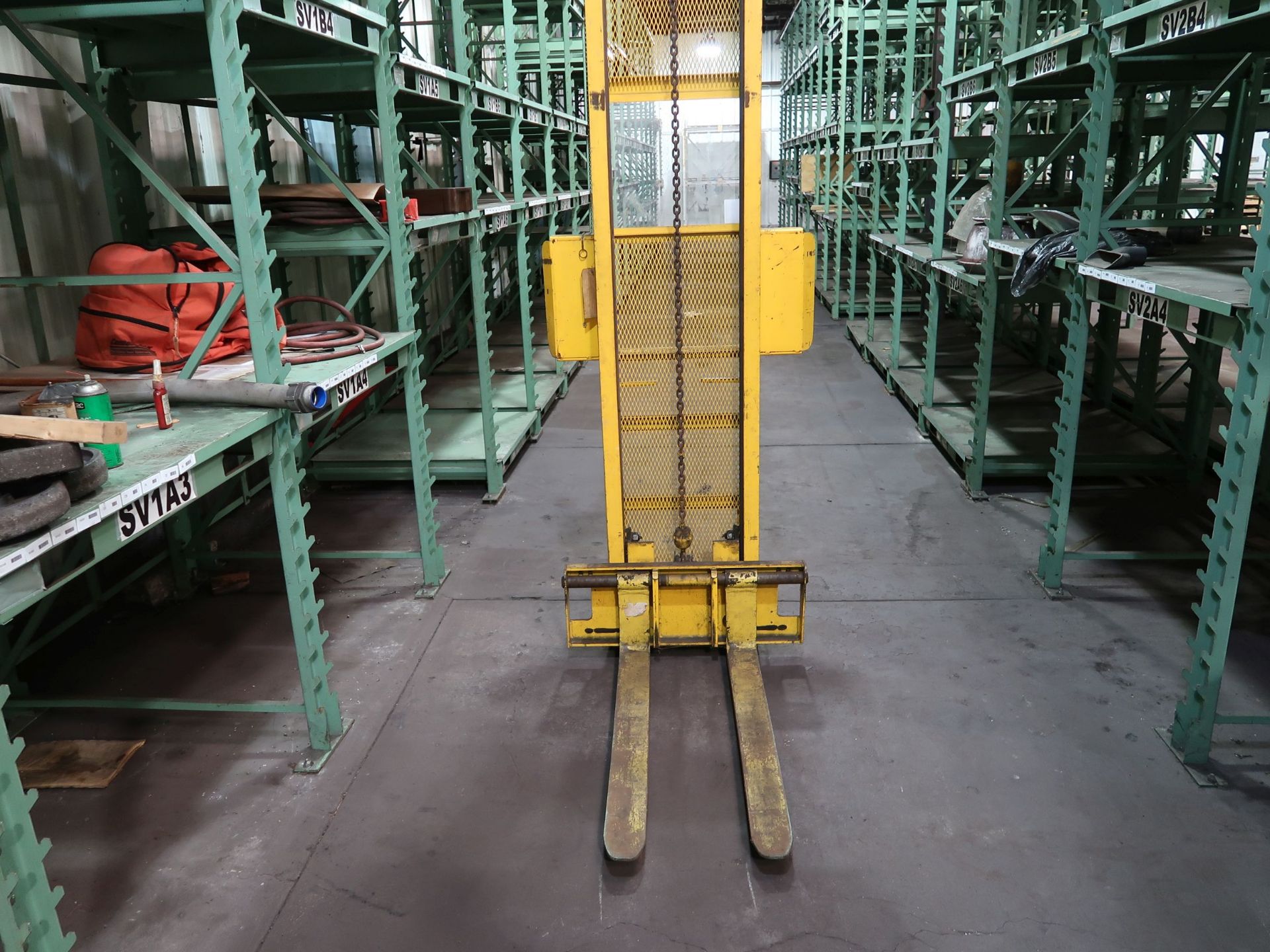 STANLEY VIDMAR "STAK-SYSTEM" 2,000 LB. CAPACITY INVENTORY RACK SYSTEM, (1) 42" FORK ELECTRIC CHAIN - Image 4 of 7