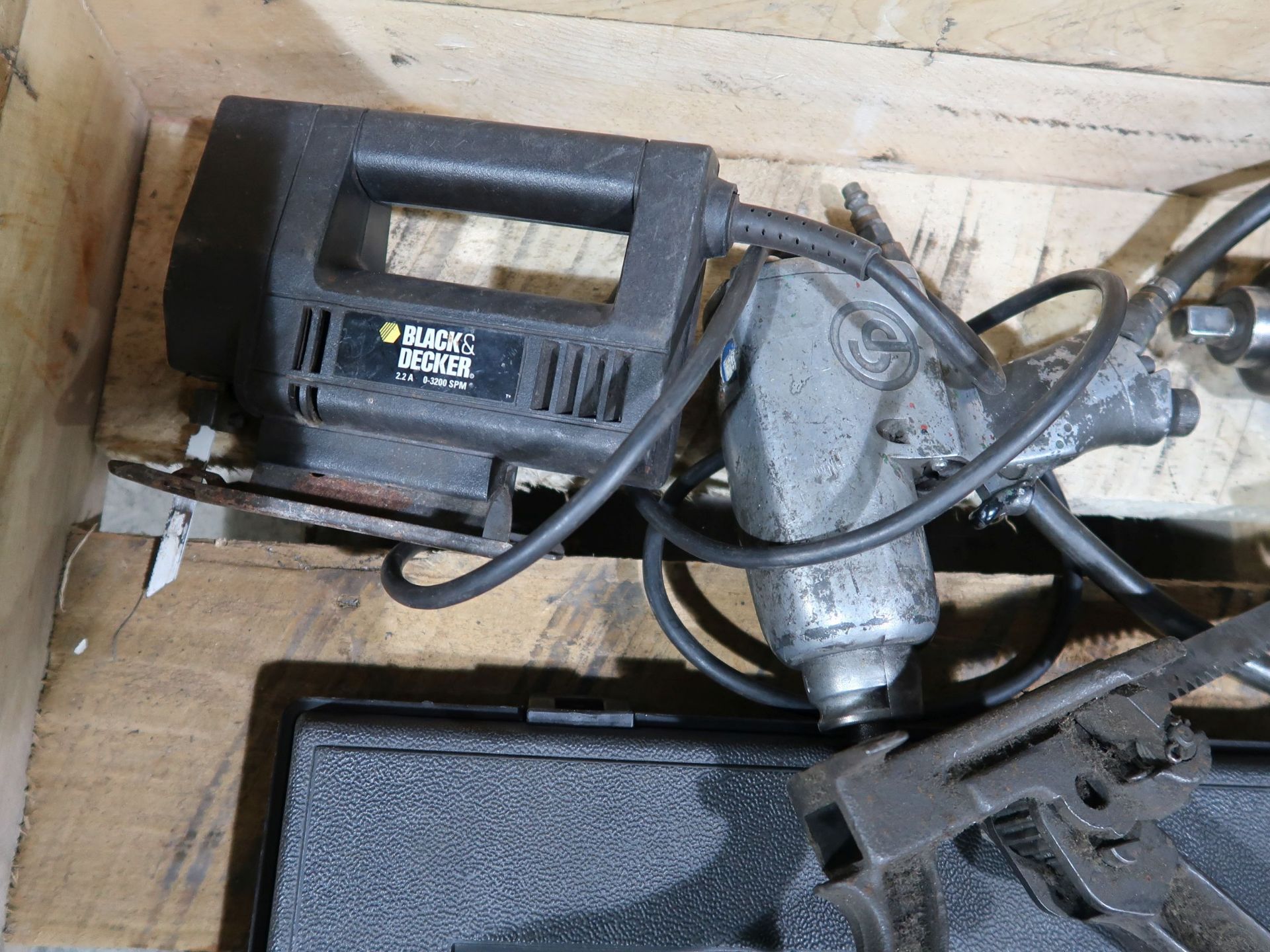 (LOT) MISCELLANOUS POWER AND PNEUMATIC TOOLS, WITH TAP AND DIE SET - Image 2 of 5