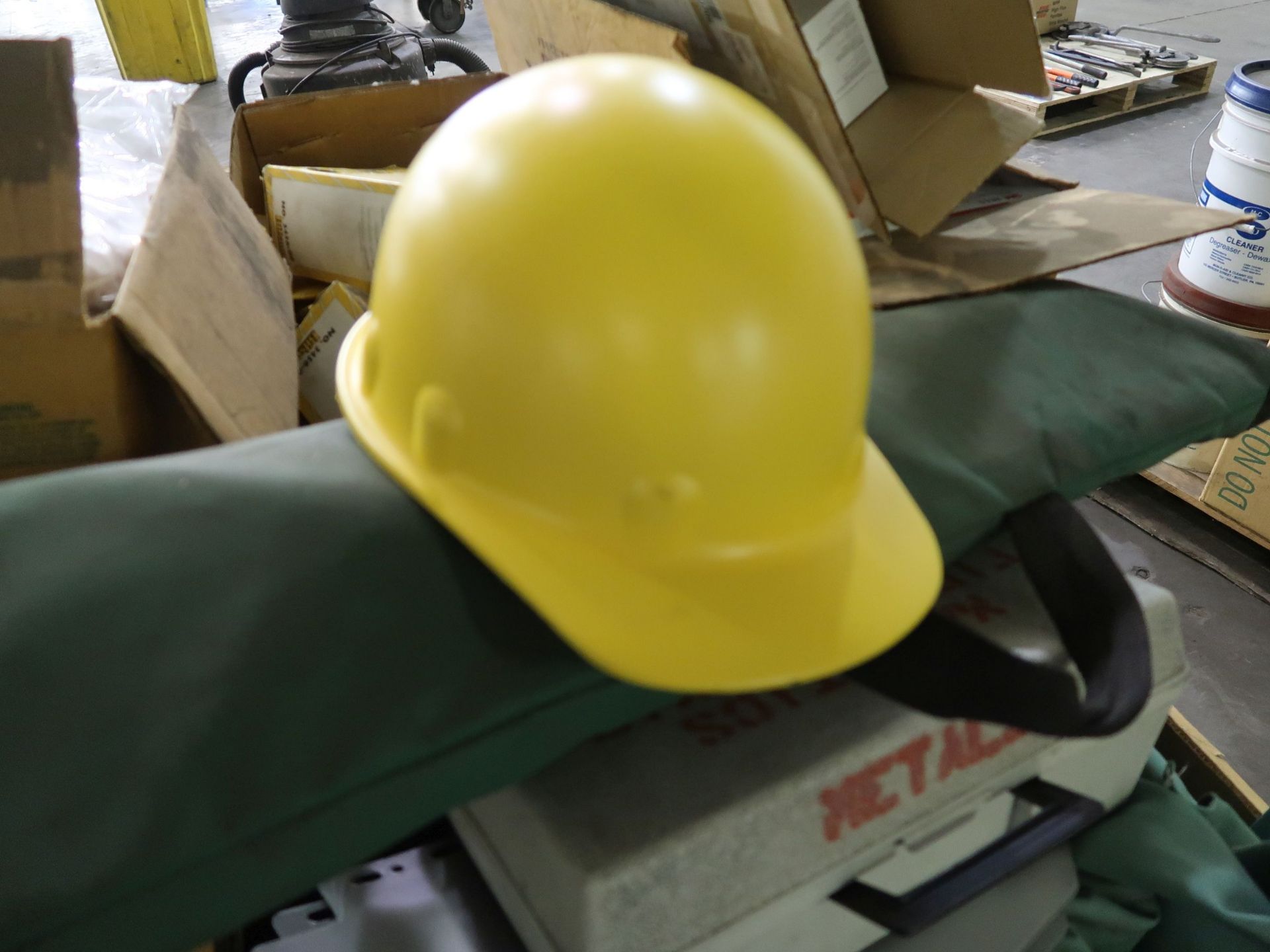 (LOT) MISCELLANEOUS SAFETY GEAR INCLUDING CONVERALLS, RESPIRATORS, HARD HATS AND GLOVES - Image 7 of 7