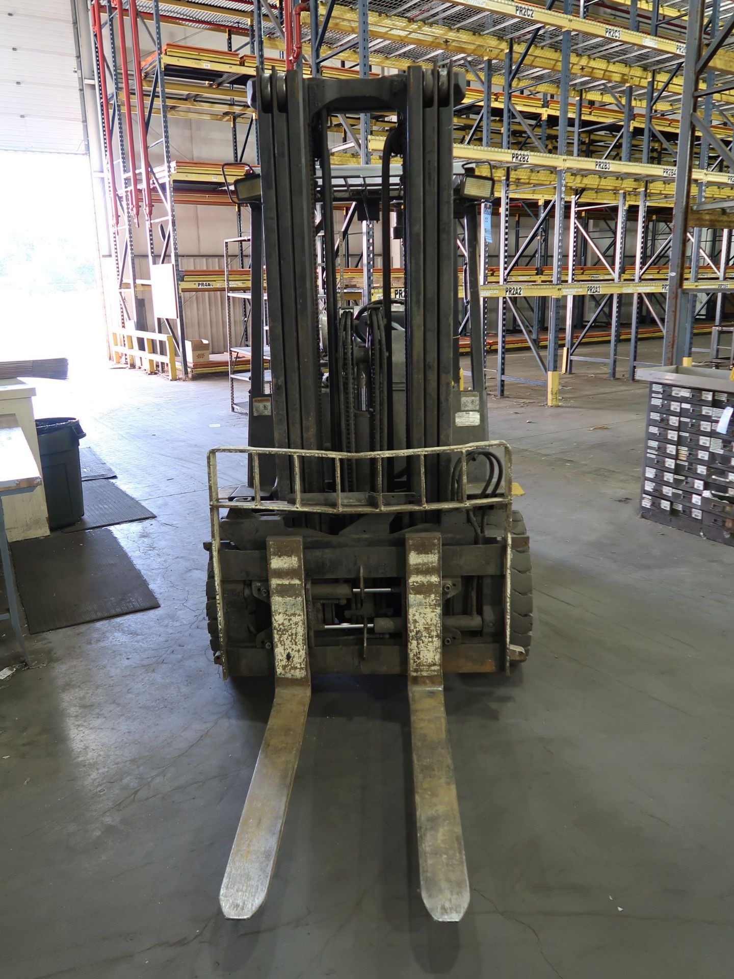 6,000 LB. YALE MODEL GLP060 PNEUMATIC OUTDOOR TIRE LP GAS LIFT TRUCK; S/N A875B06817X, 92" MAST - Image 5 of 8