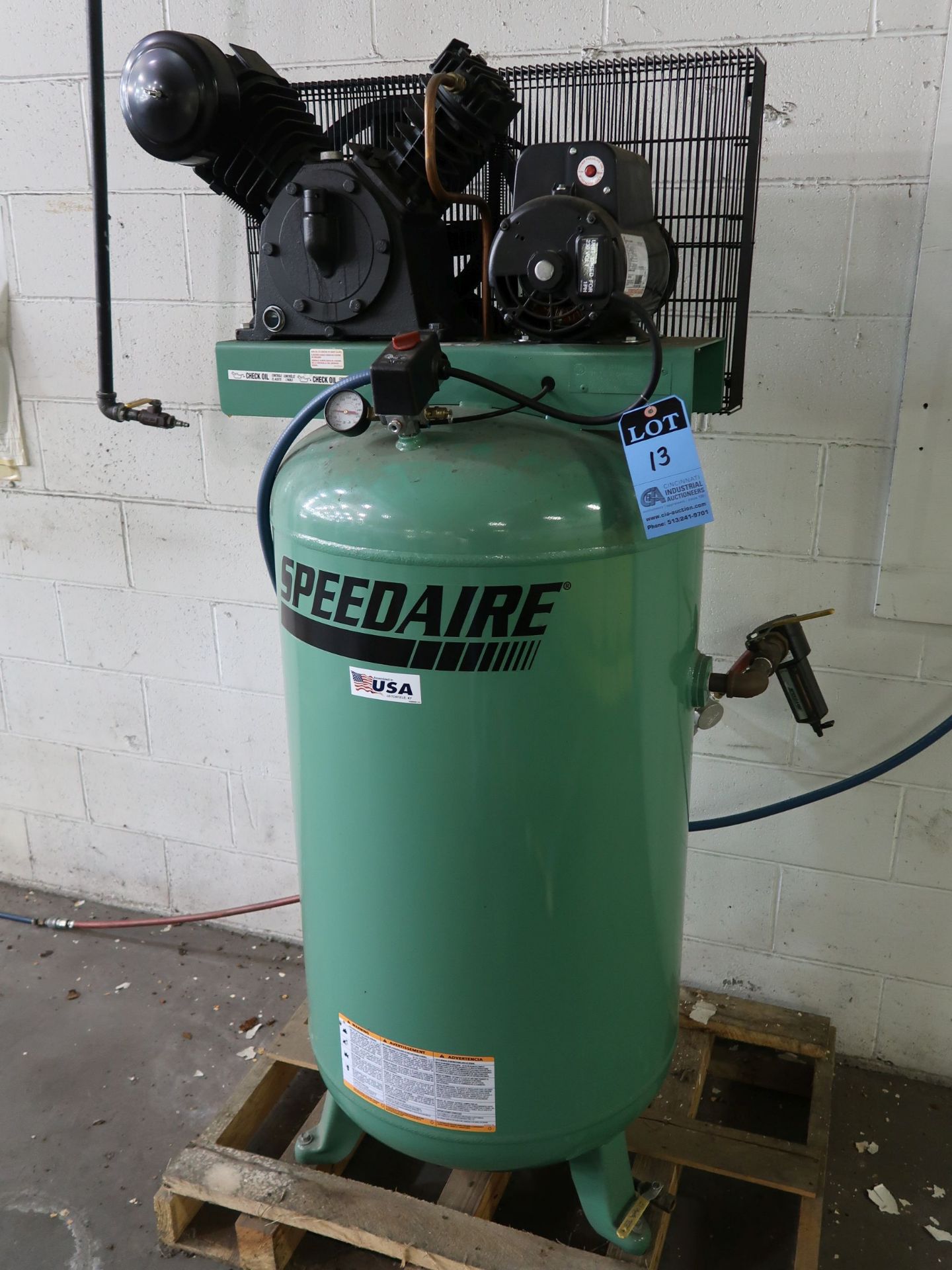 5 HP SPEEDAIRE MODEL 35WC82 VERTICAL TANK AIR COMPRESSOR