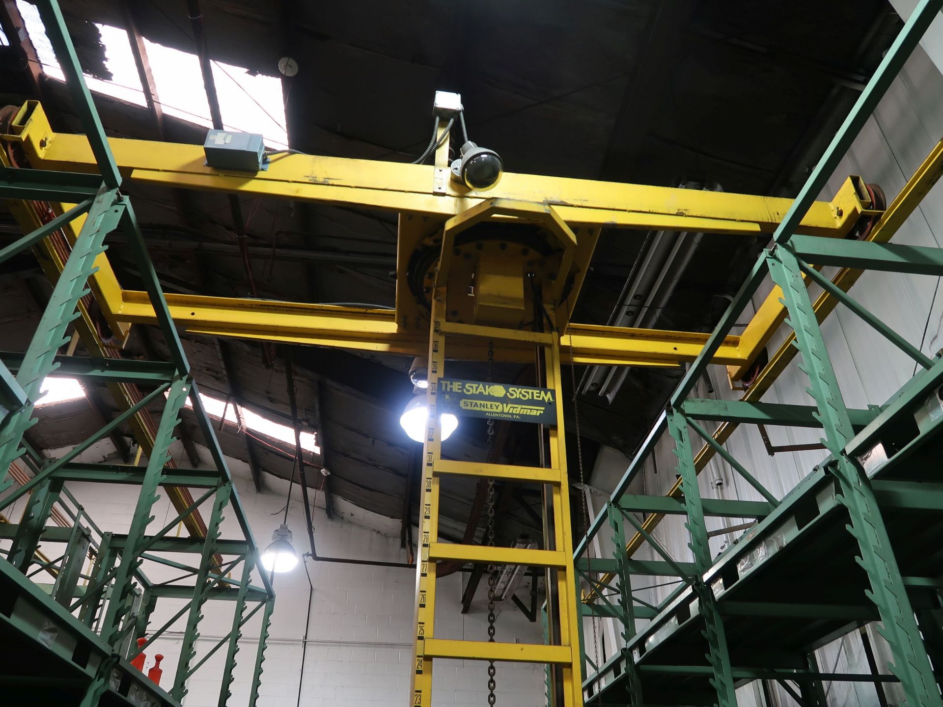 STANLEY VIDMAR "STAK-SYSTEM" 2,000 LB. CAPACITY INVENTORY RACK SYSTEM, (1) 42" FORK ELECTRIC CHAIN - Image 6 of 7